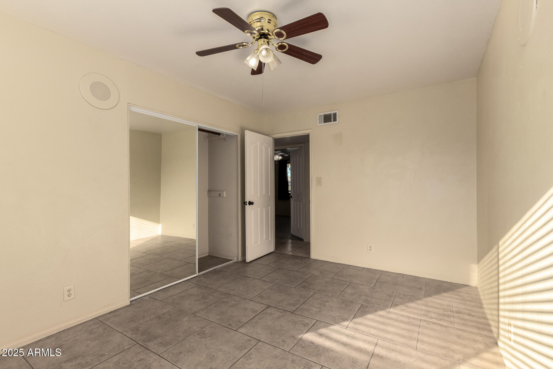 1046 E CARMEN Street