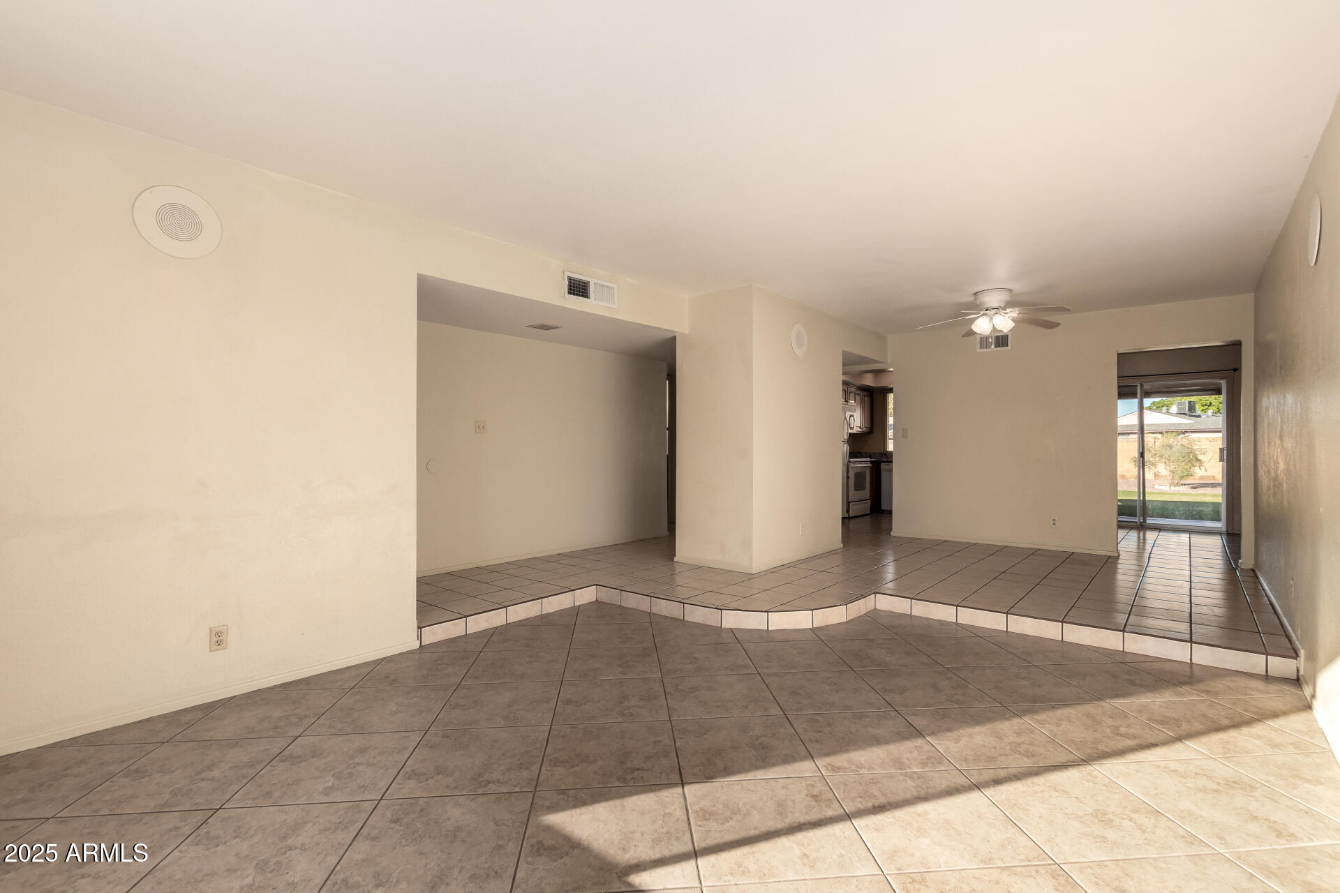 1046 E CARMEN Street