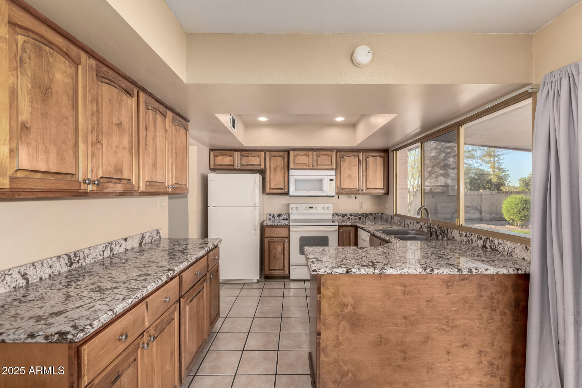 1046 E CARMEN Street