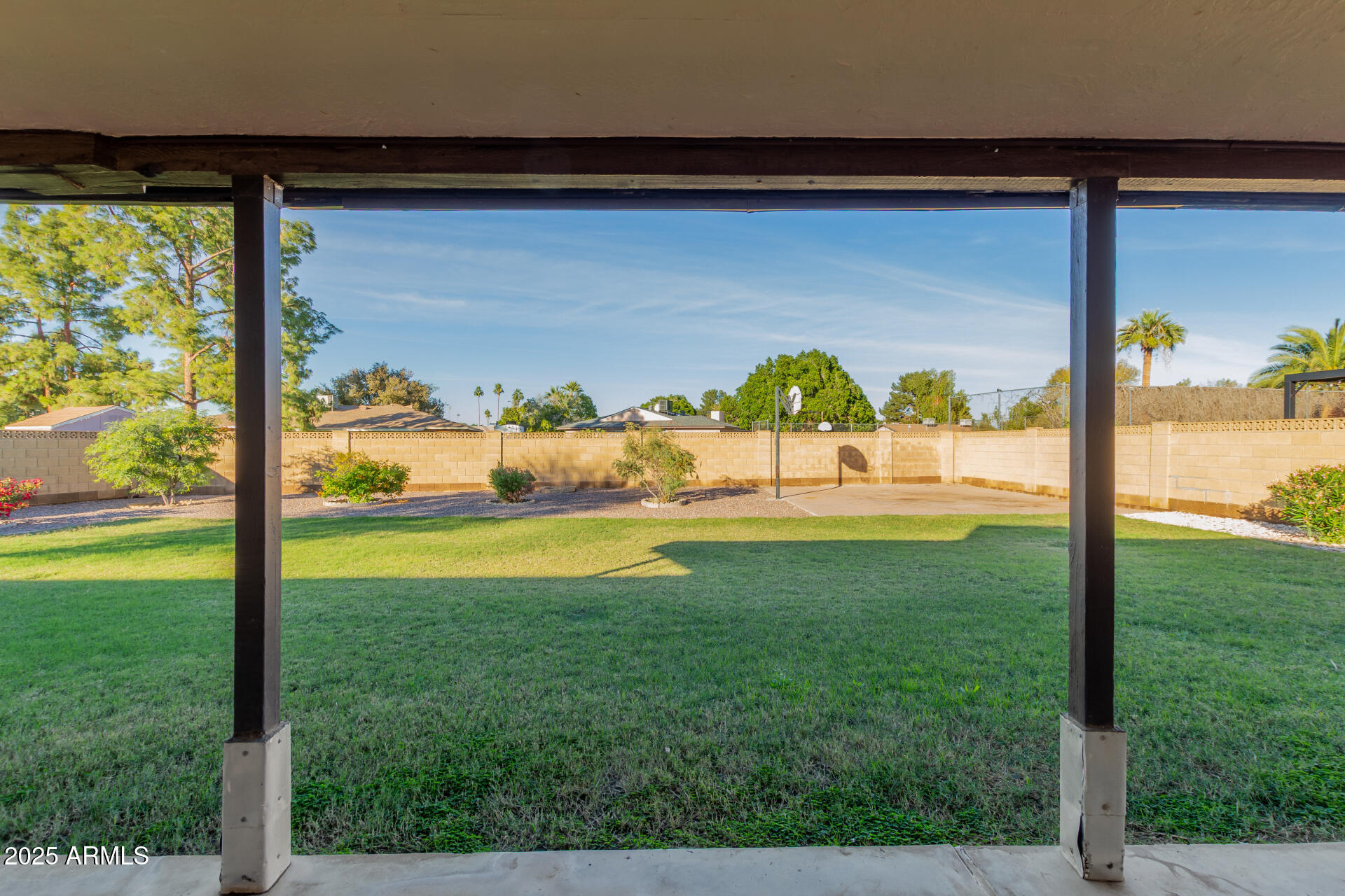 1046 E CARMEN Street