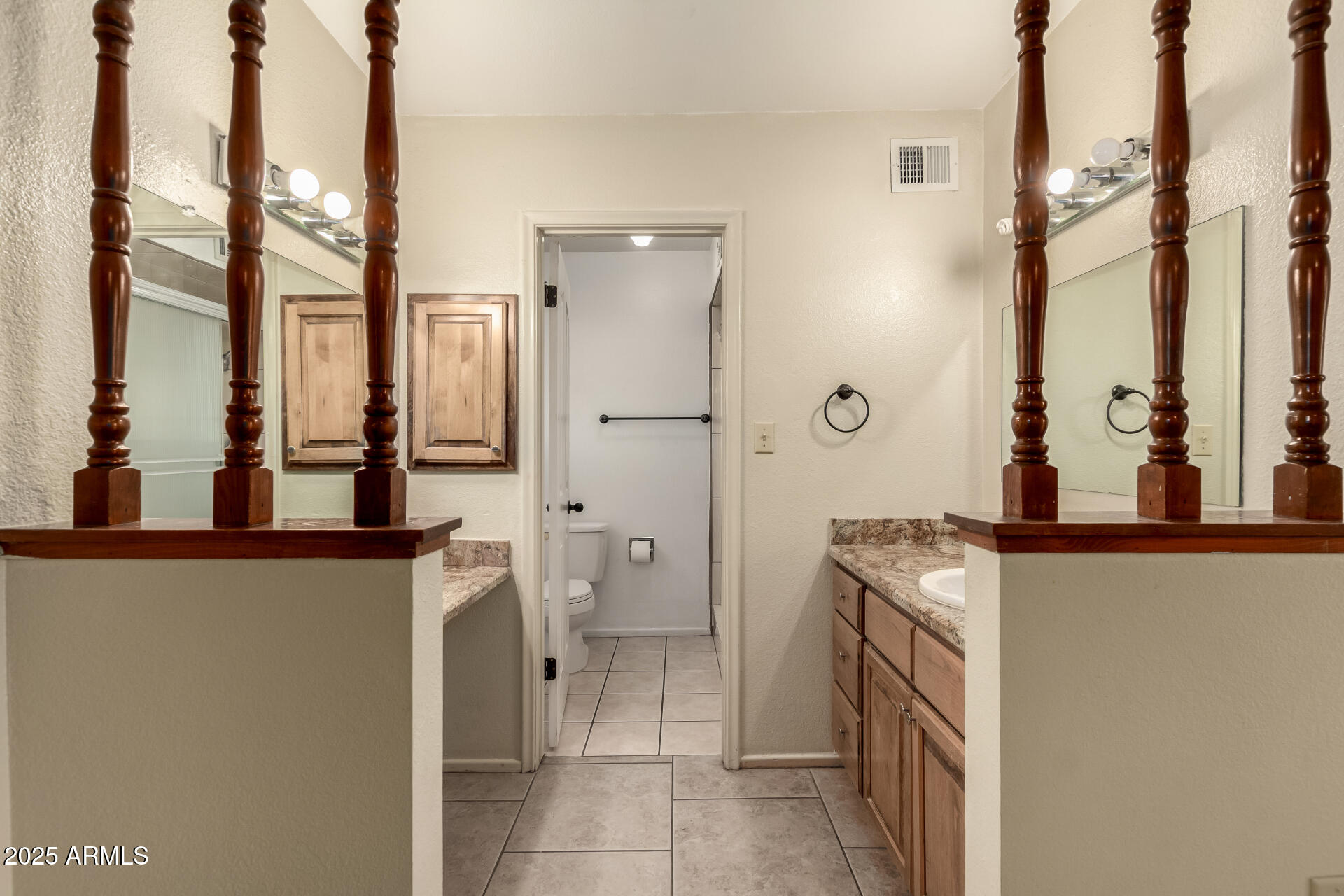 1046 E CARMEN Street