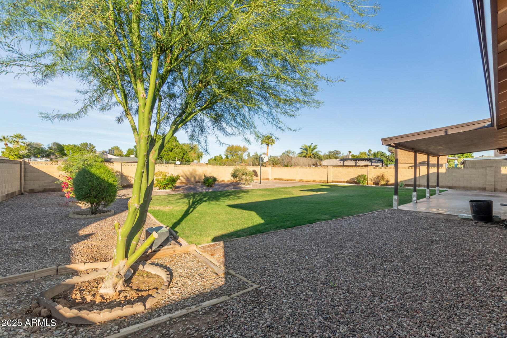 1046 E CARMEN Street