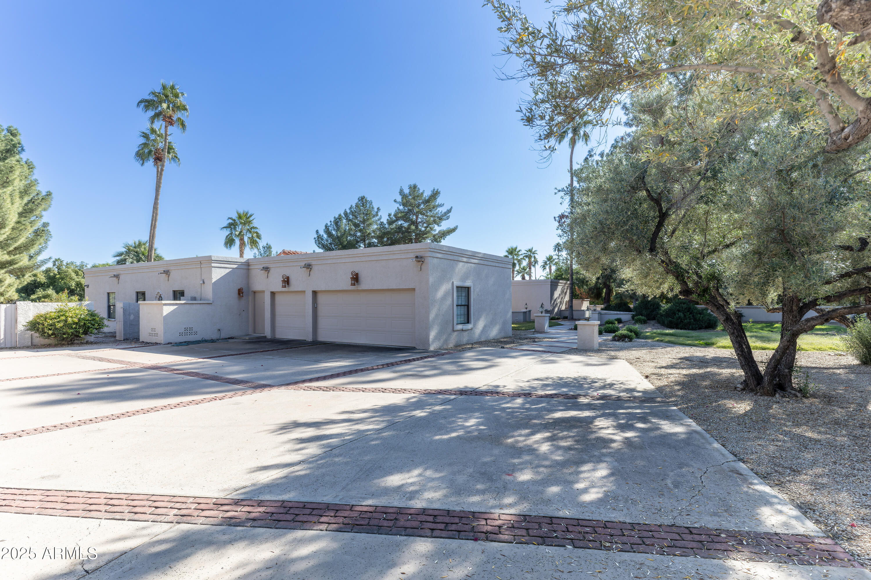 8815 N INVERGORDON Road