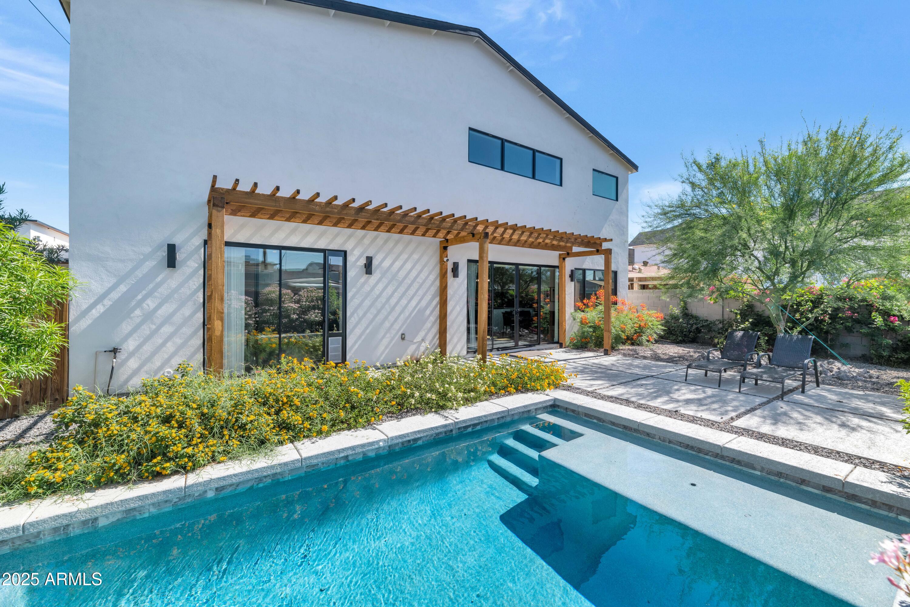 4413 E TURNEY Avenue