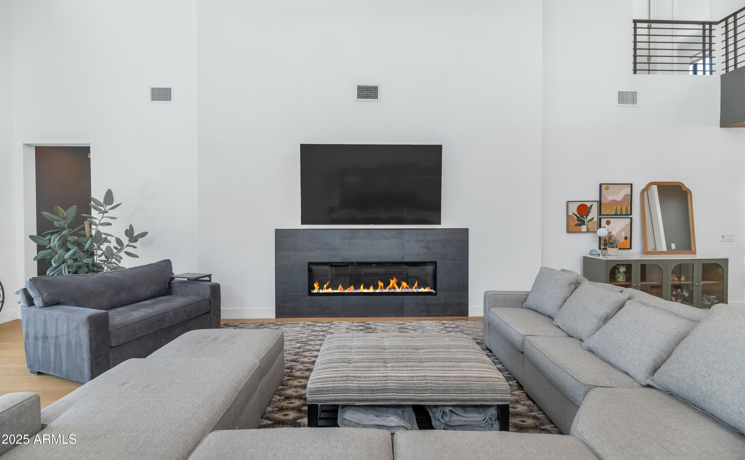 4413 E TURNEY Avenue