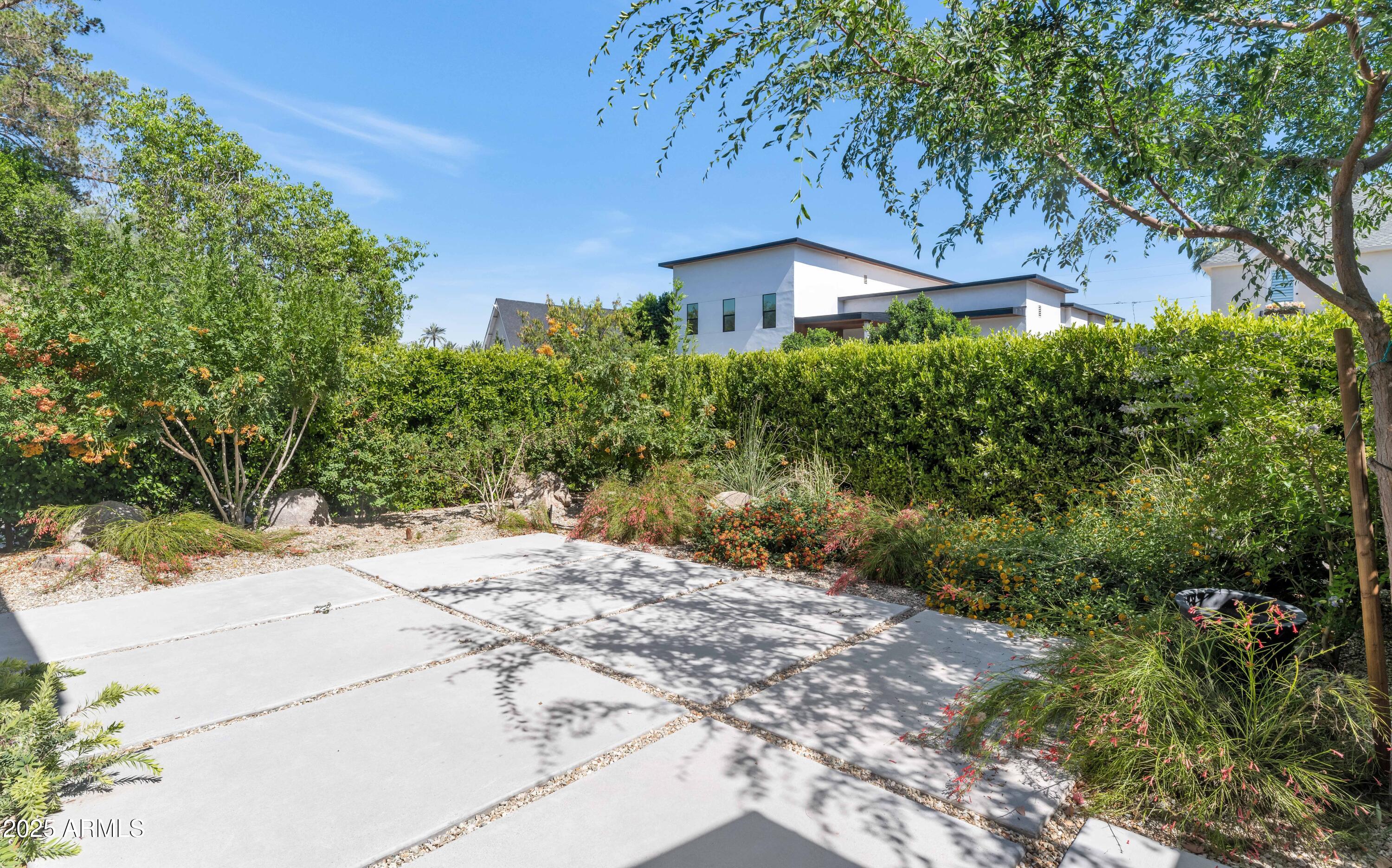 4413 E TURNEY Avenue