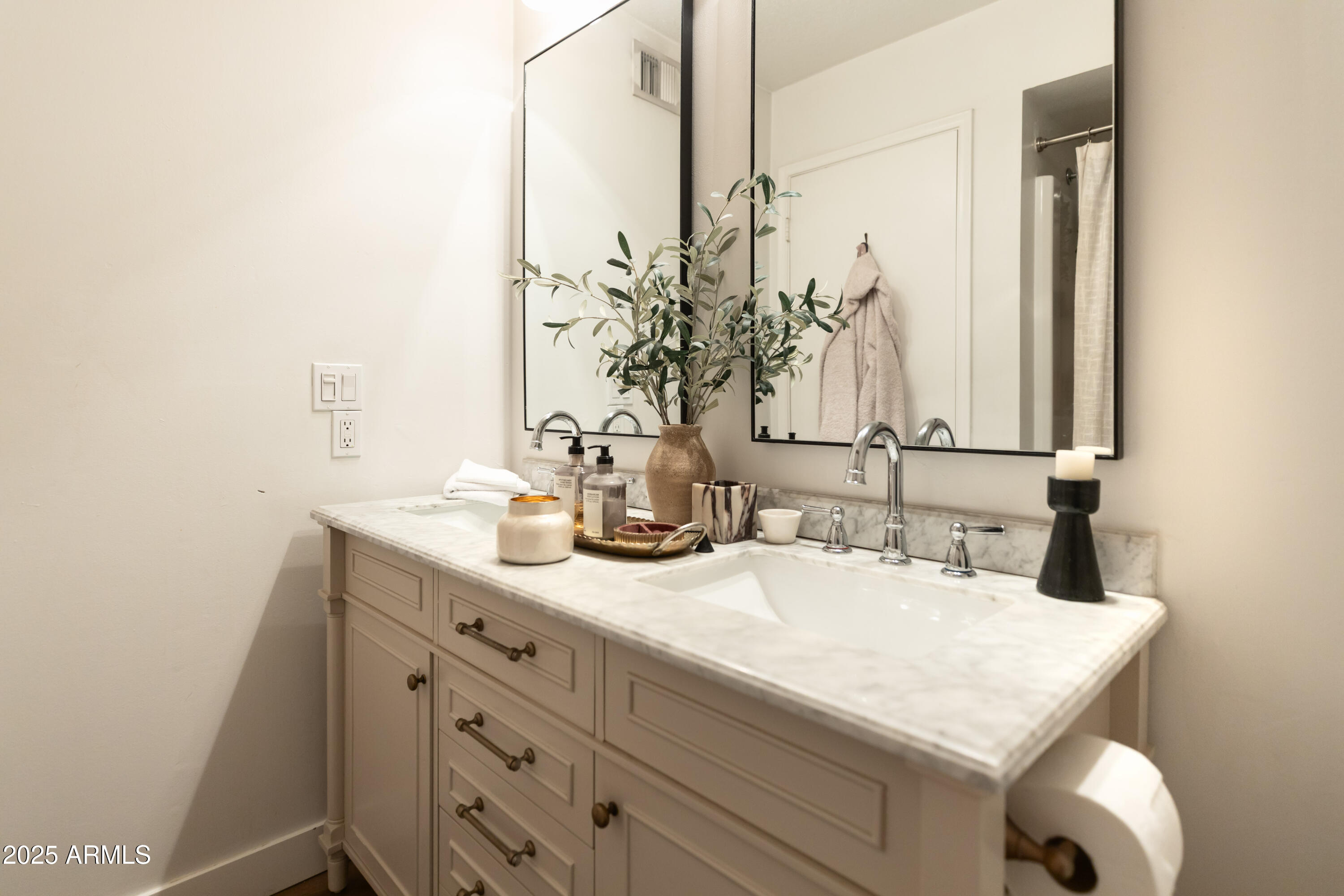 2906 E AVENIDA OLIVOS