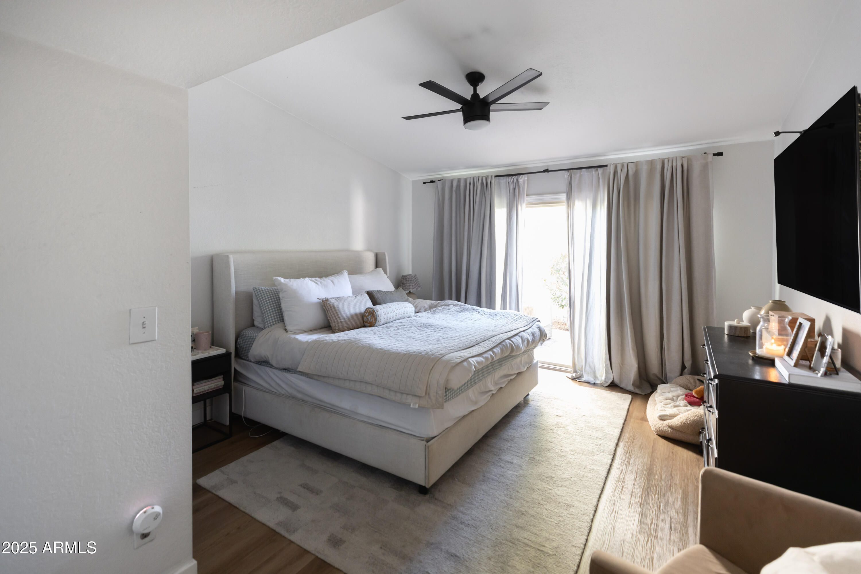 2906 E AVENIDA OLIVOS