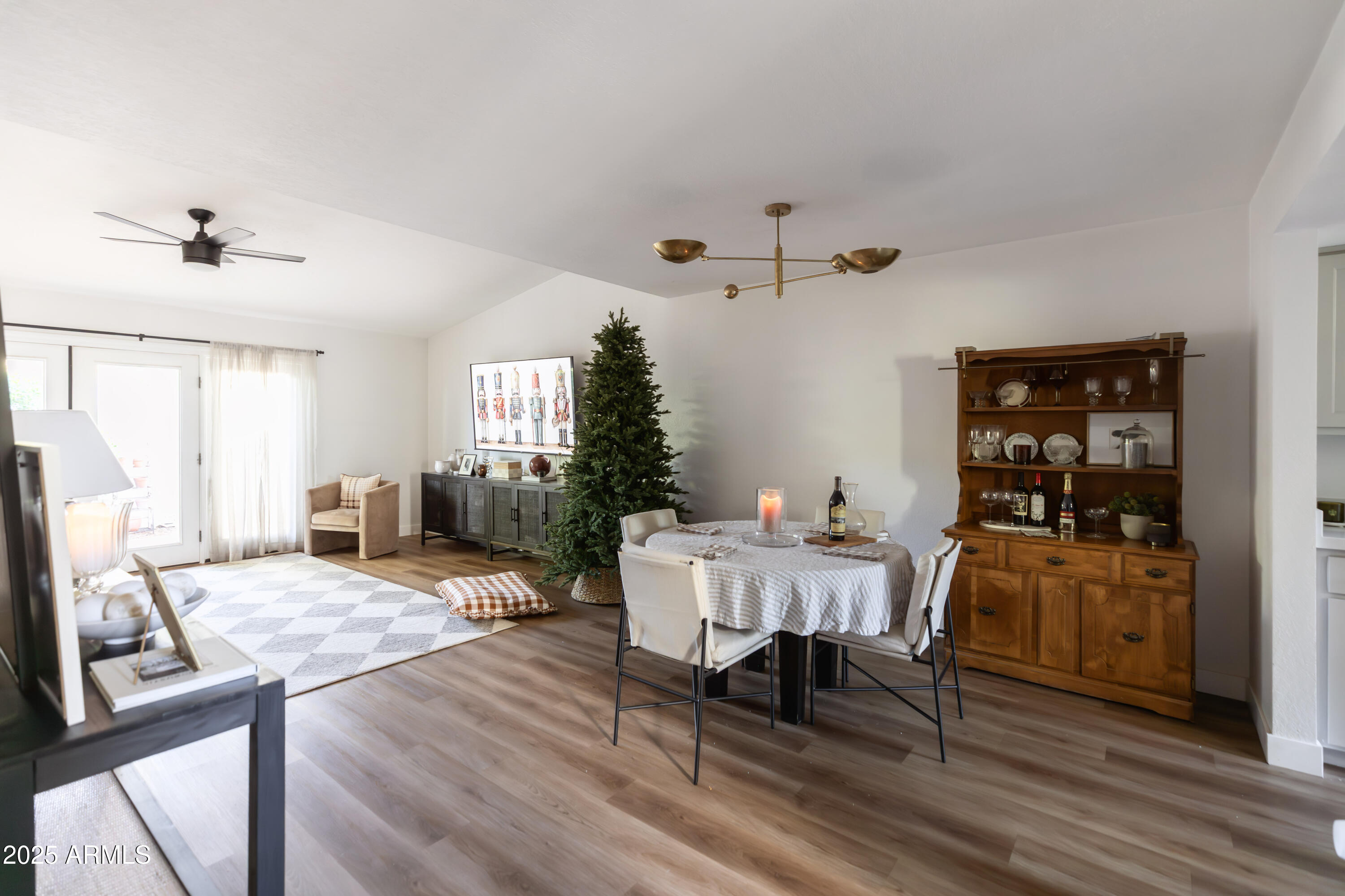 2906 E AVENIDA OLIVOS