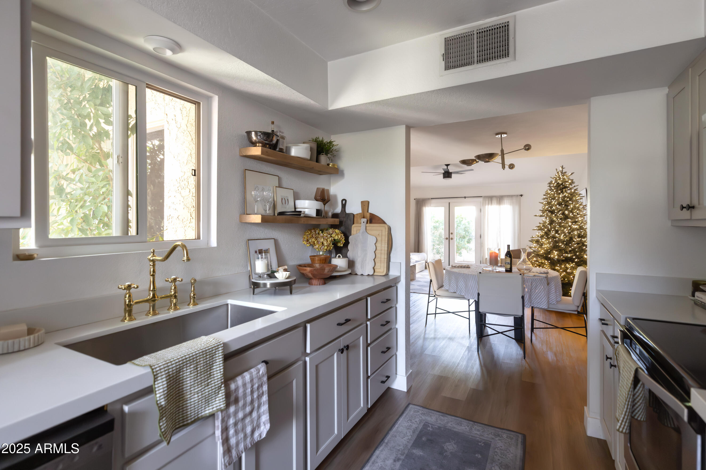 2906 E AVENIDA OLIVOS