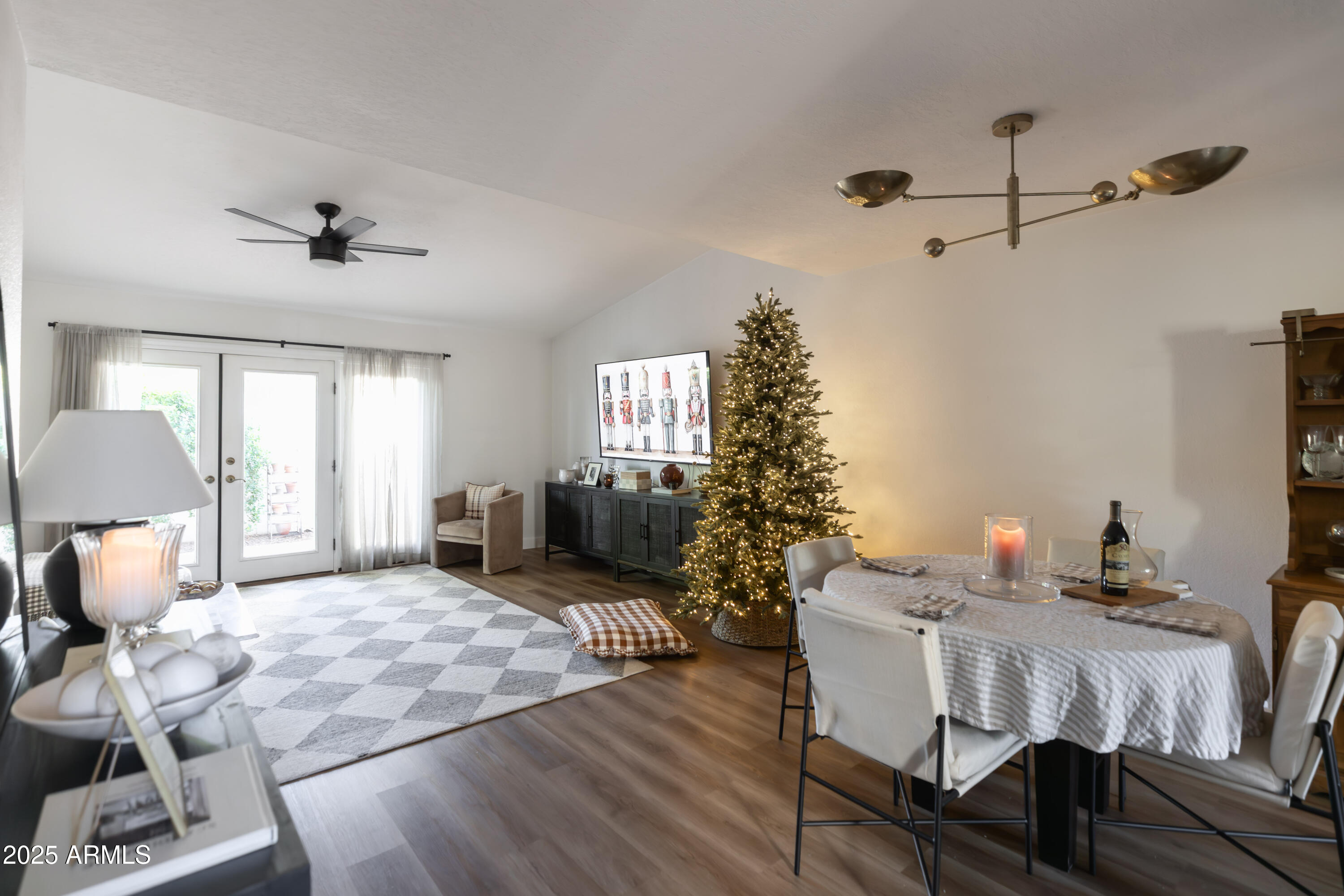 2906 E AVENIDA OLIVOS