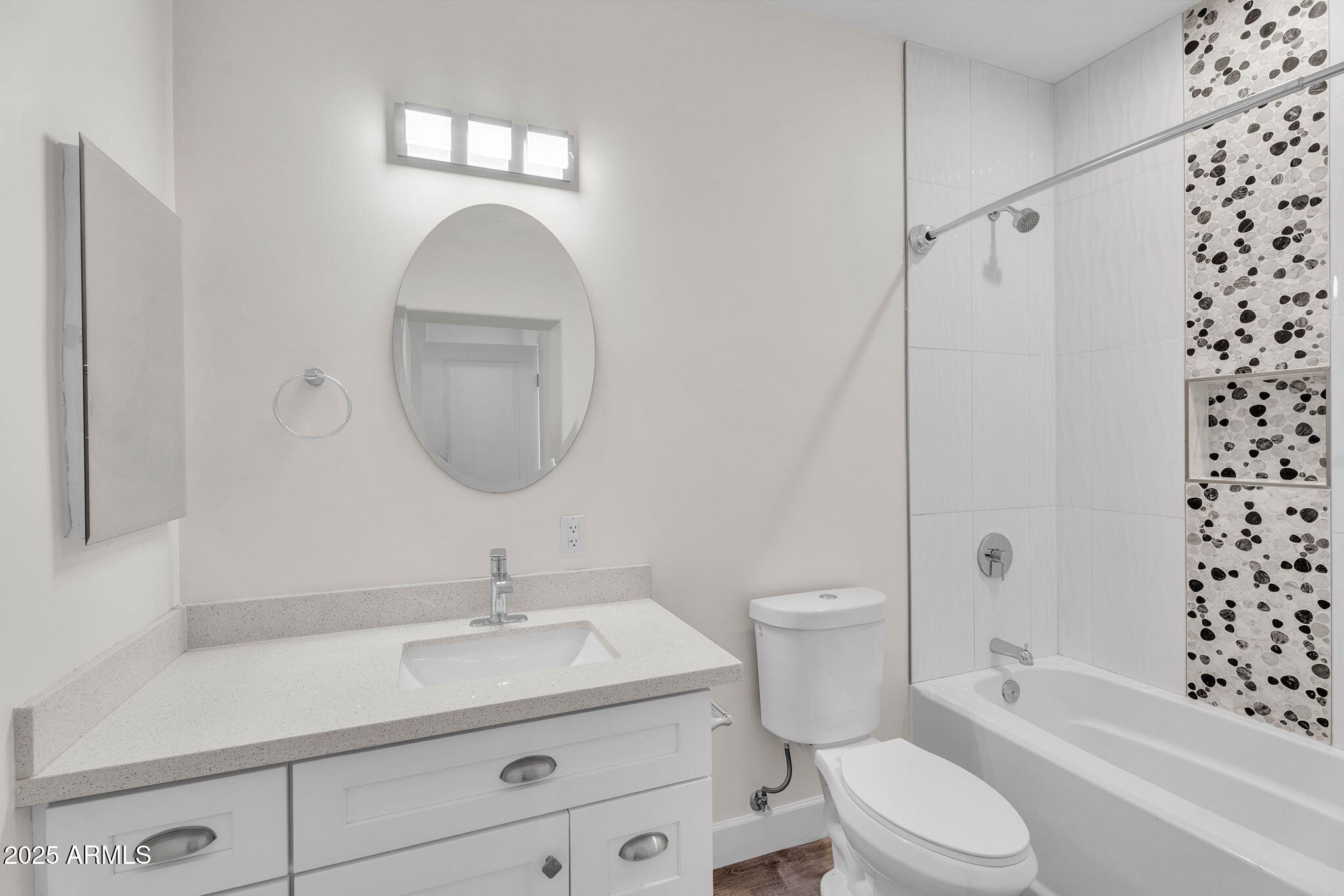 8522 E VERNON Avenue