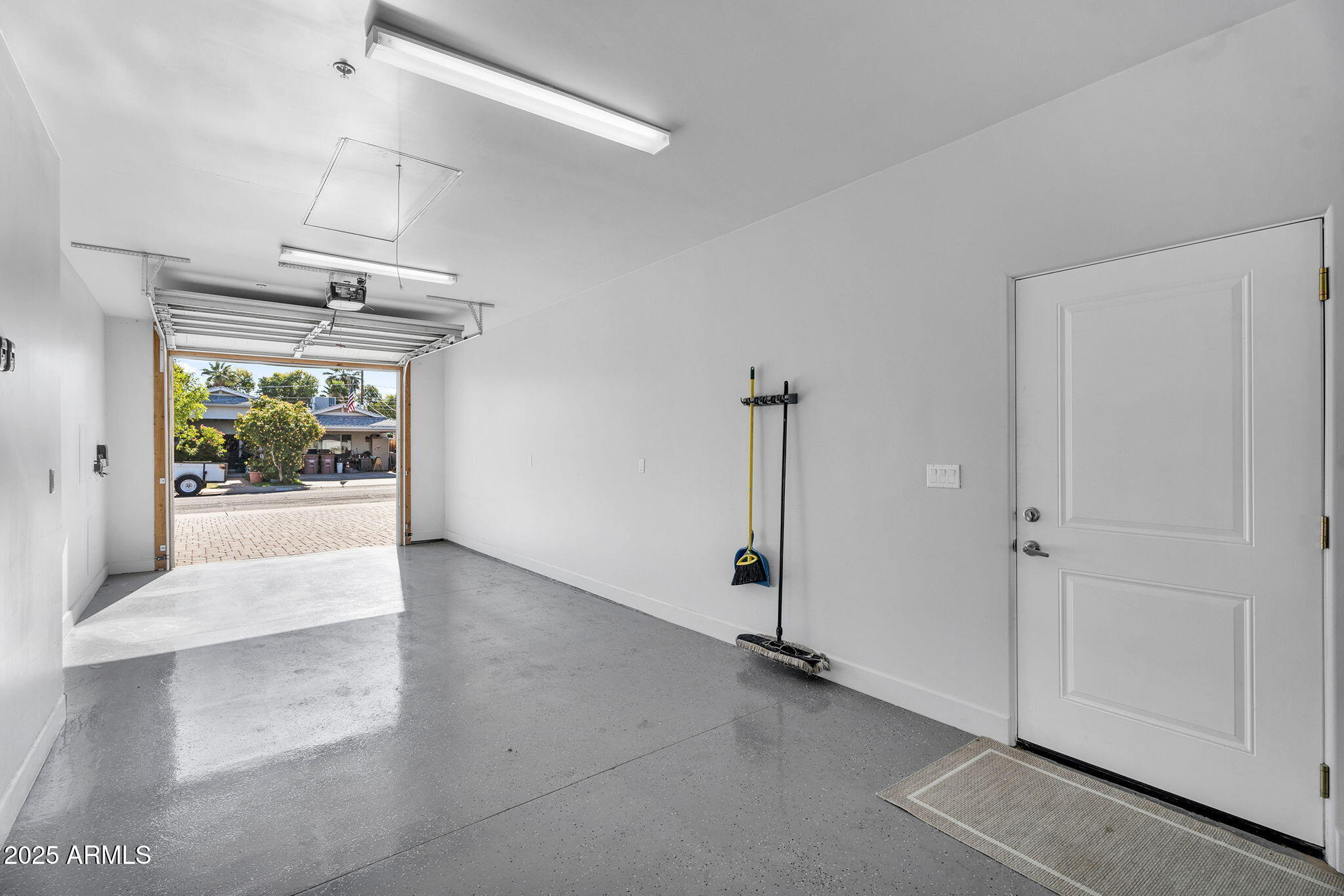 8522 E VERNON Avenue