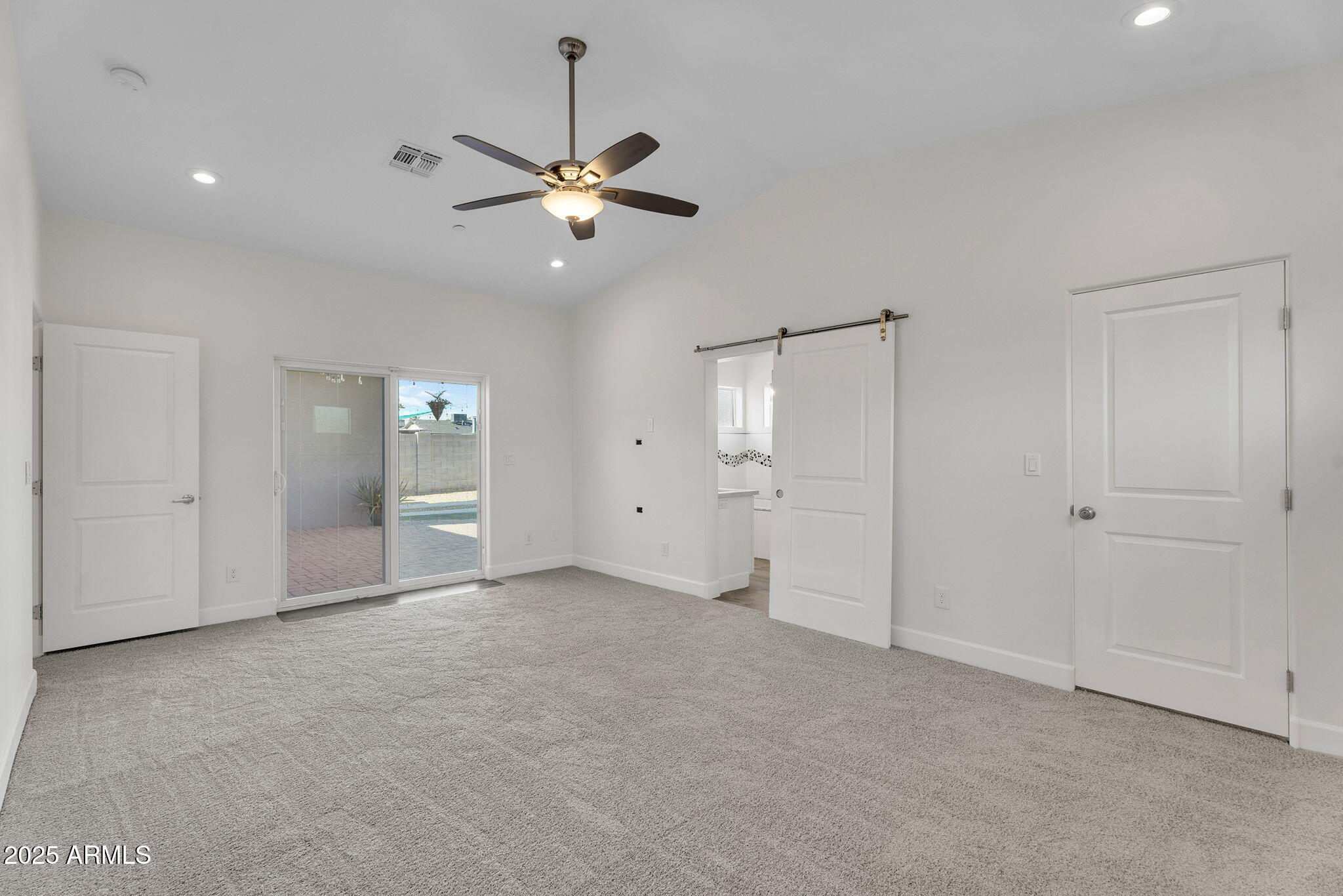 8522 E VERNON Avenue