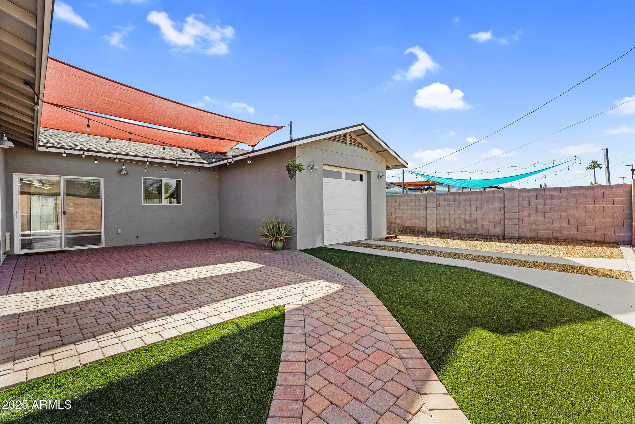 8522 E VERNON Avenue