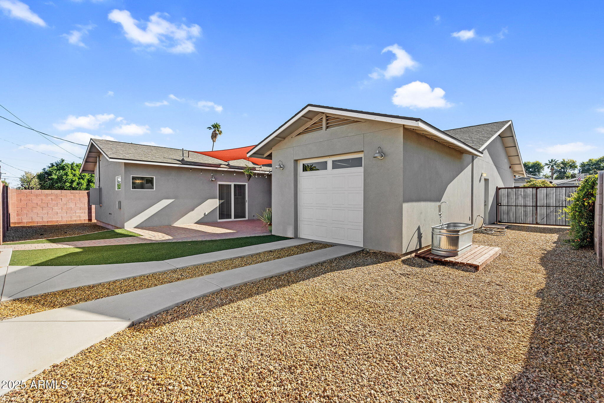 8522 E VERNON Avenue