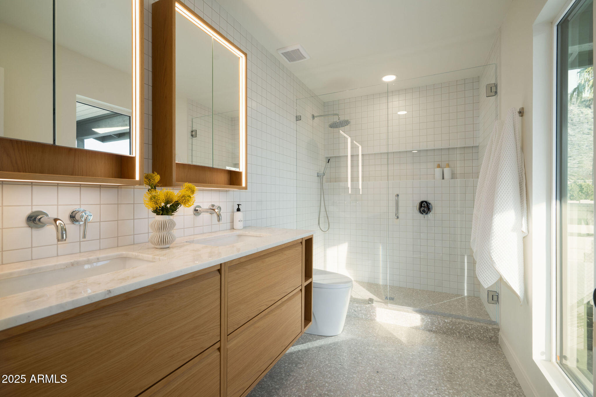 2225 E Belmont Avenue