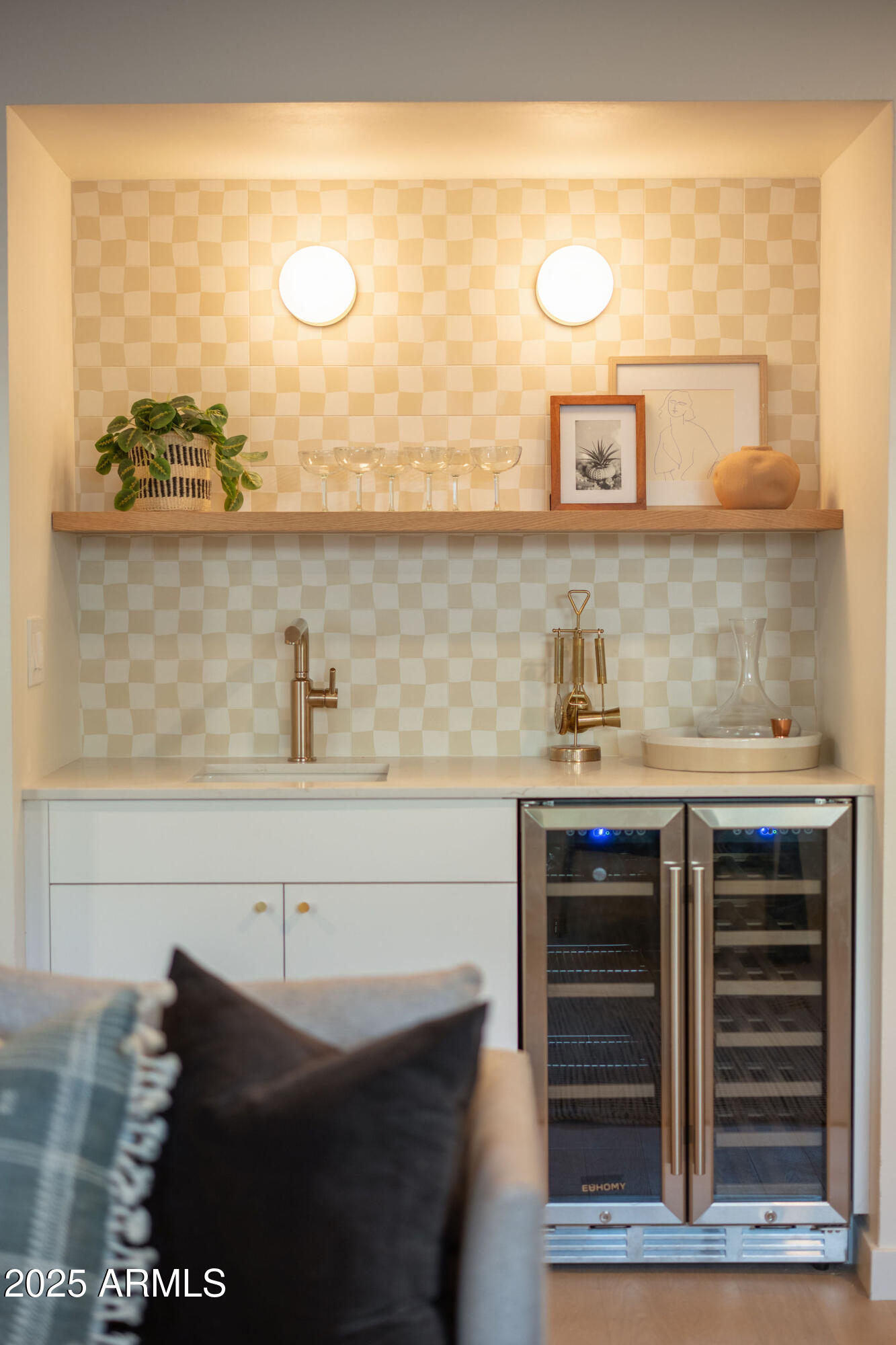 2225 E Belmont Avenue