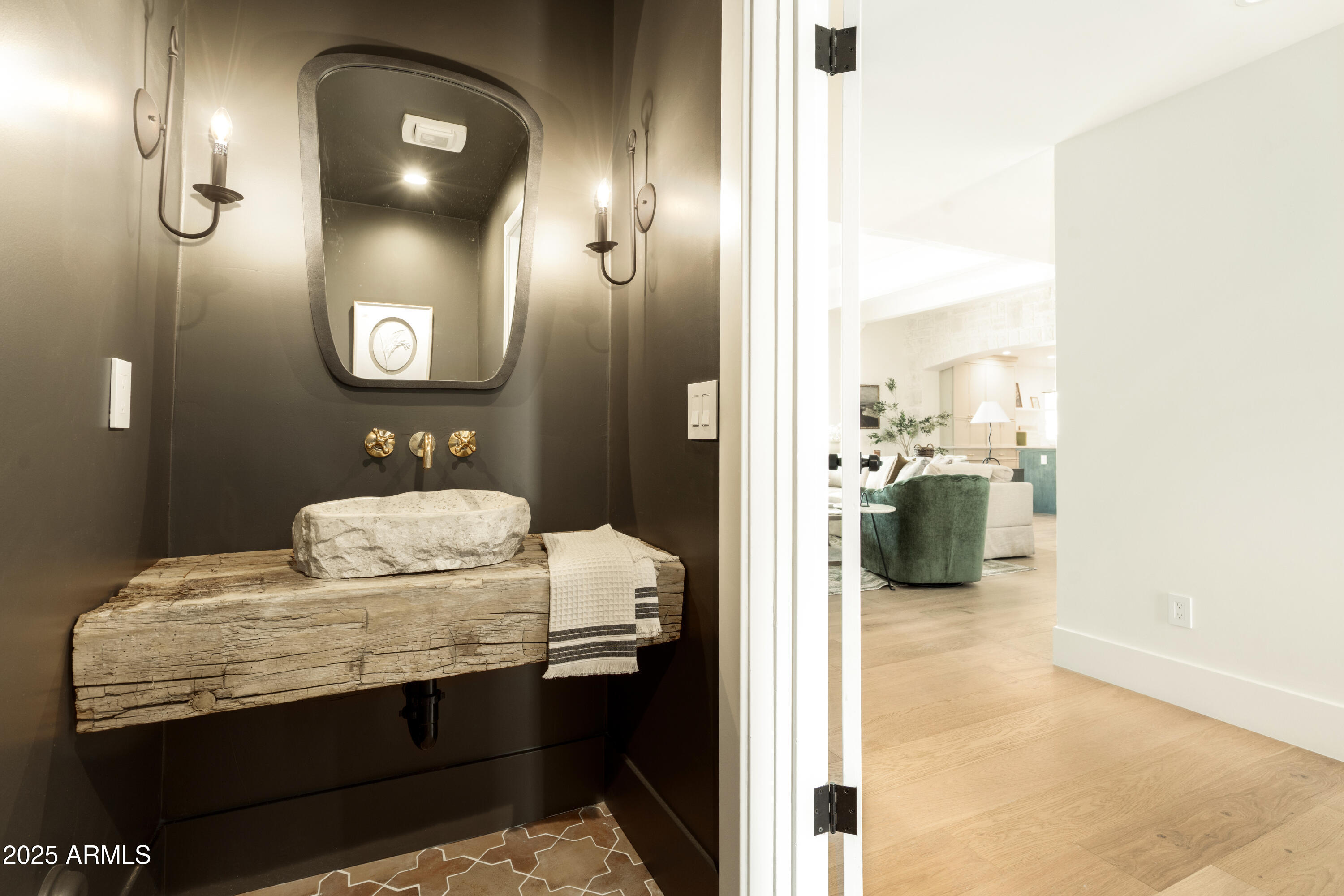 8401 E VISTA DEL LAGO