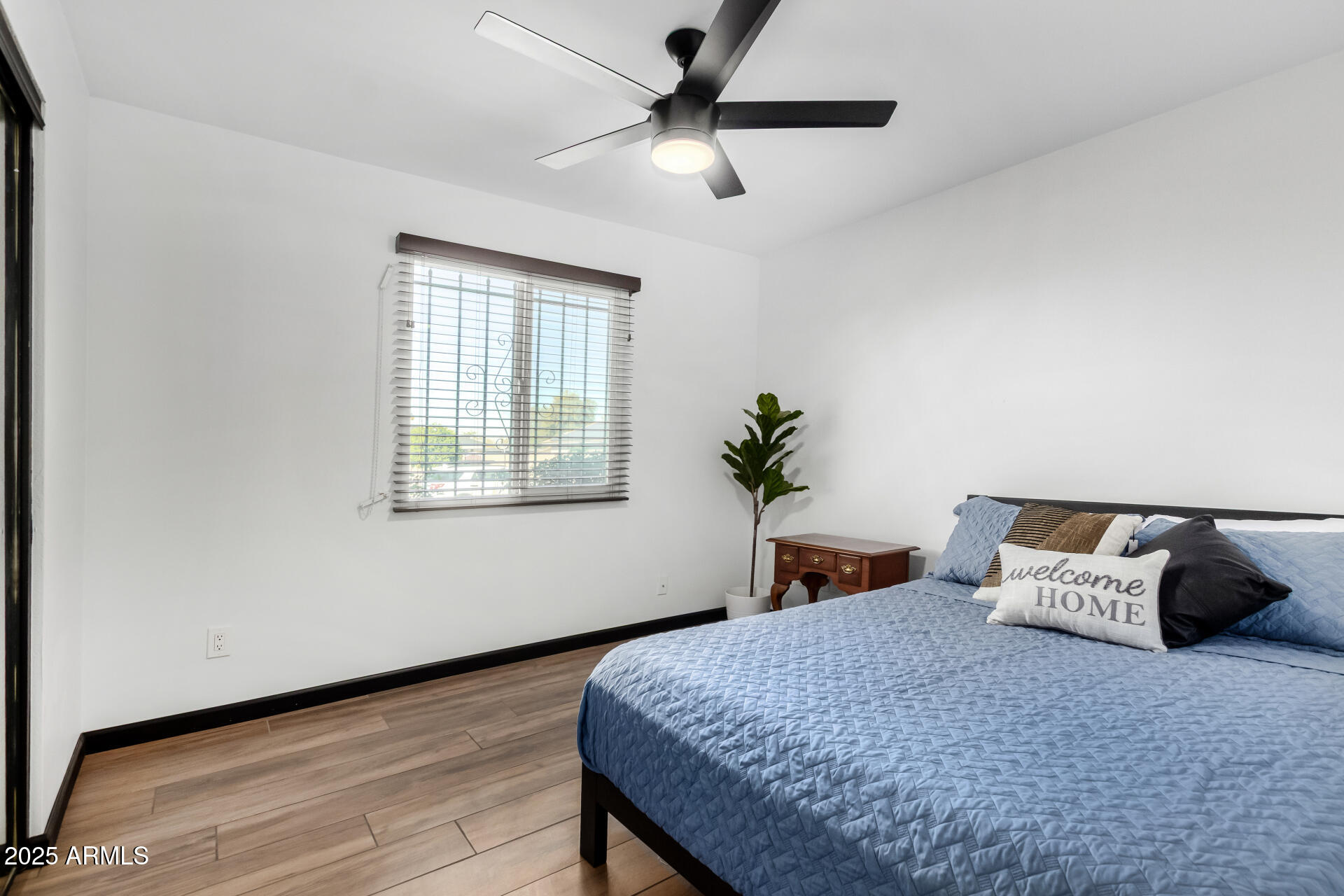 4713 E HIDALGO Avenue