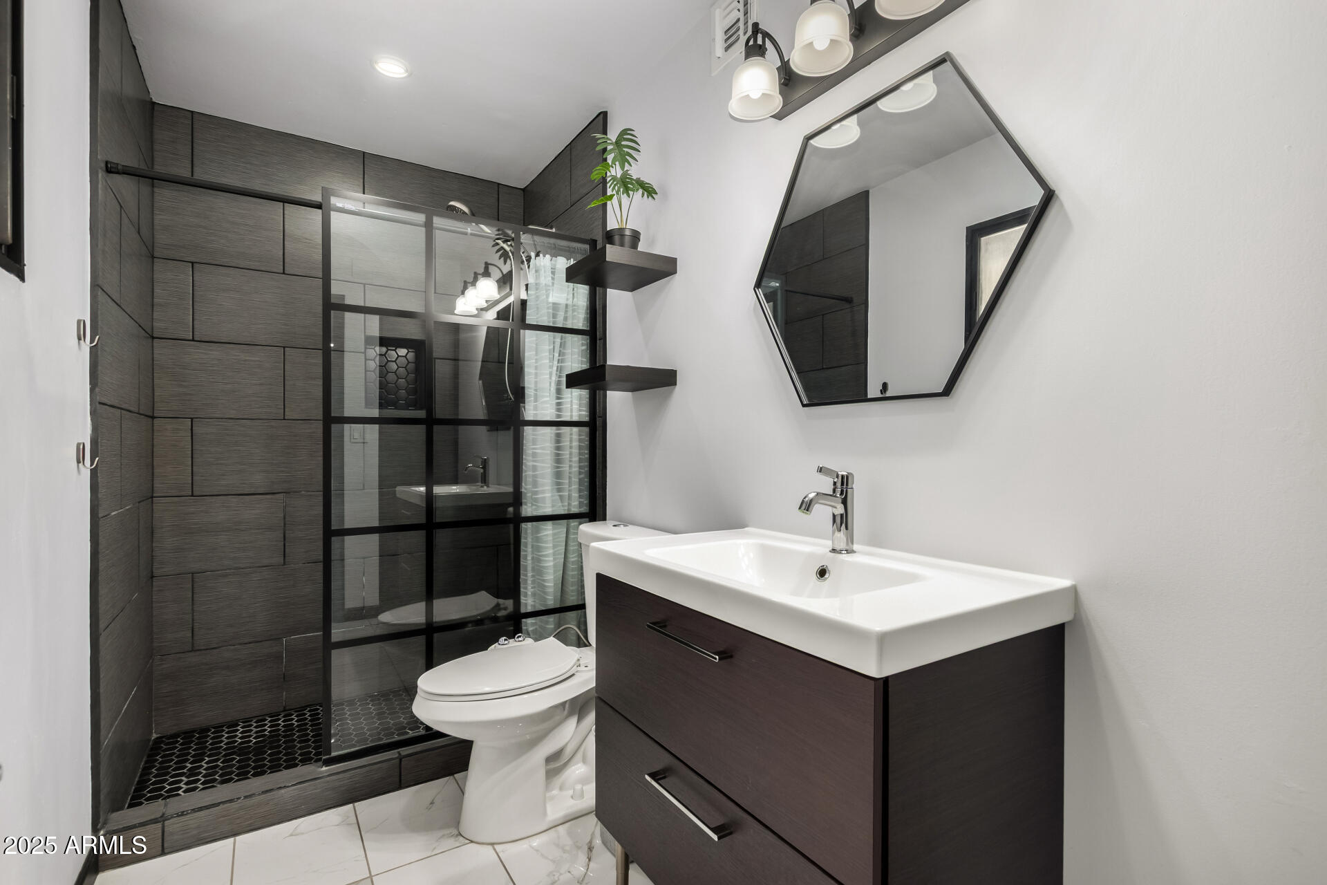 4713 E HIDALGO Avenue