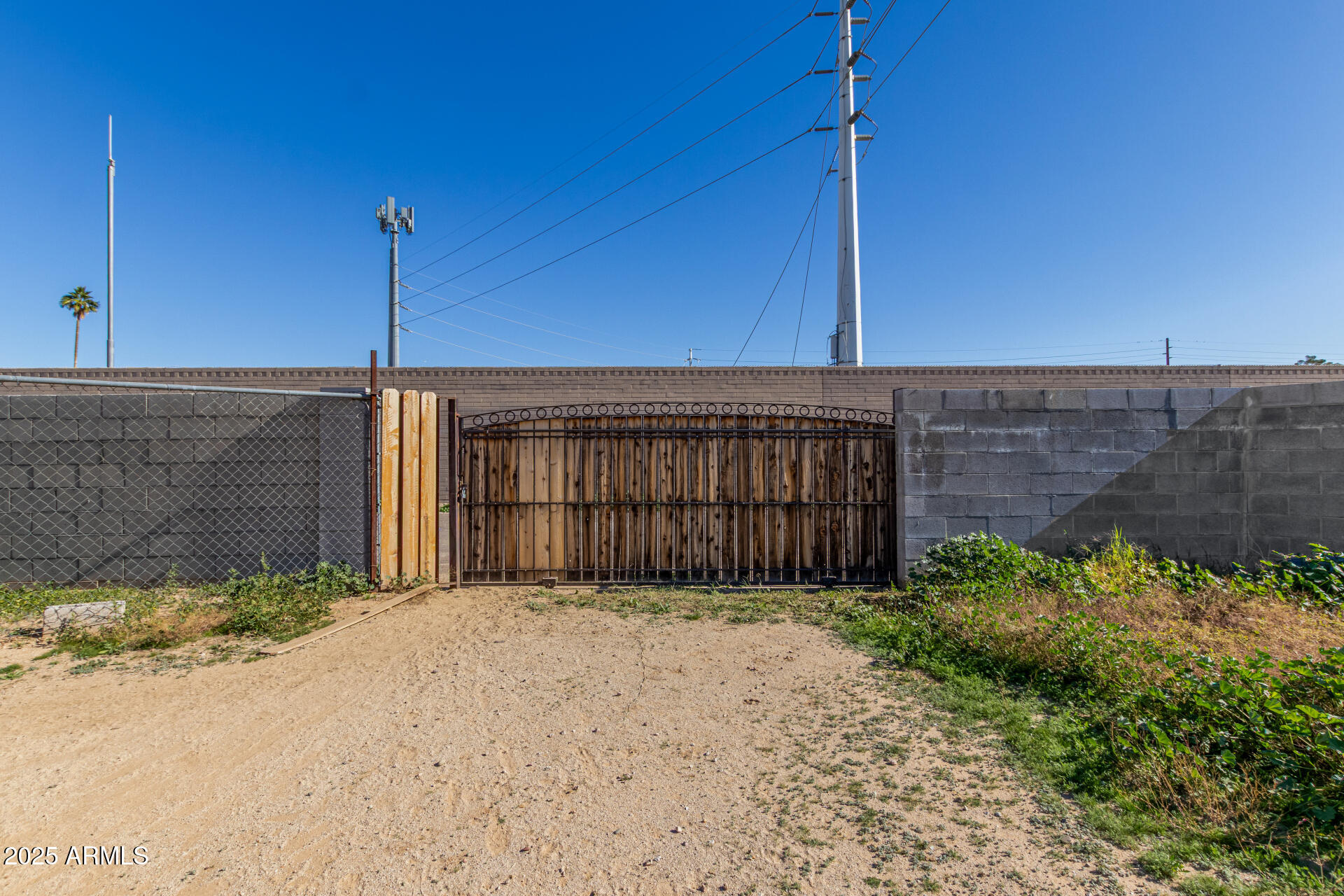 4713 E HIDALGO Avenue