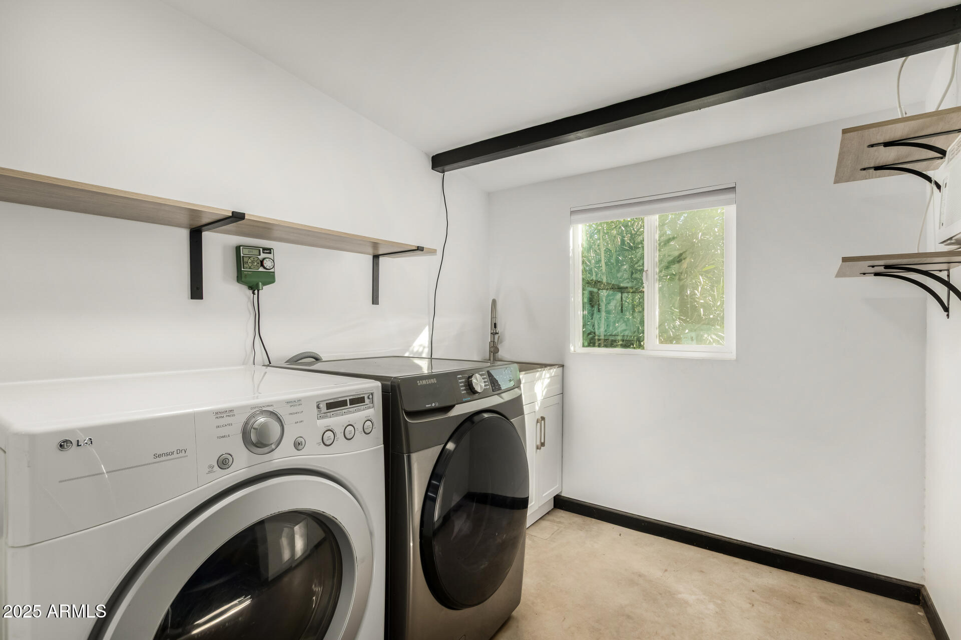 4713 E HIDALGO Avenue