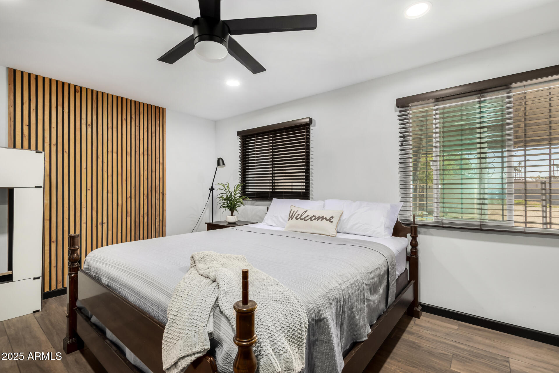 4713 E HIDALGO Avenue