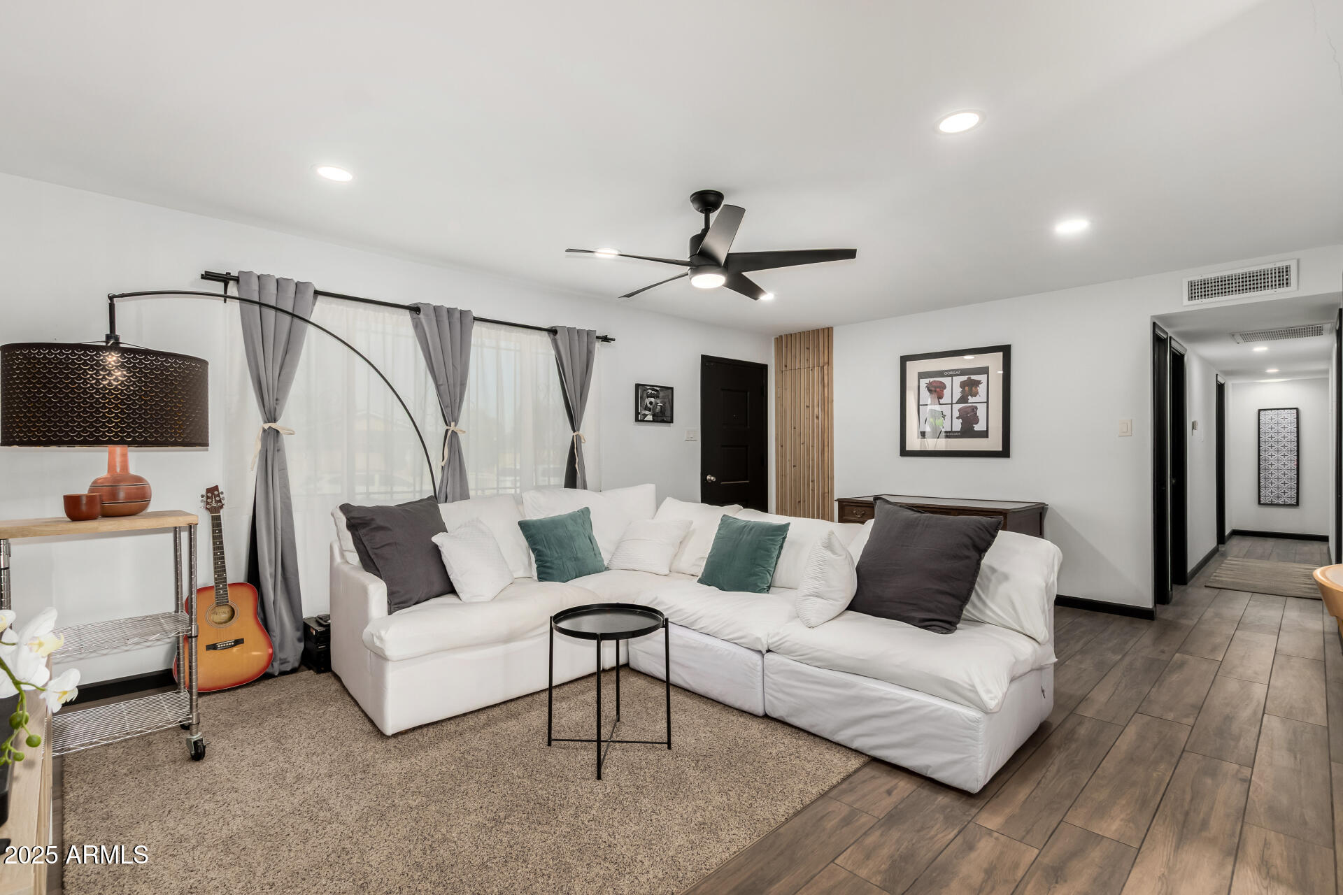 4713 E HIDALGO Avenue