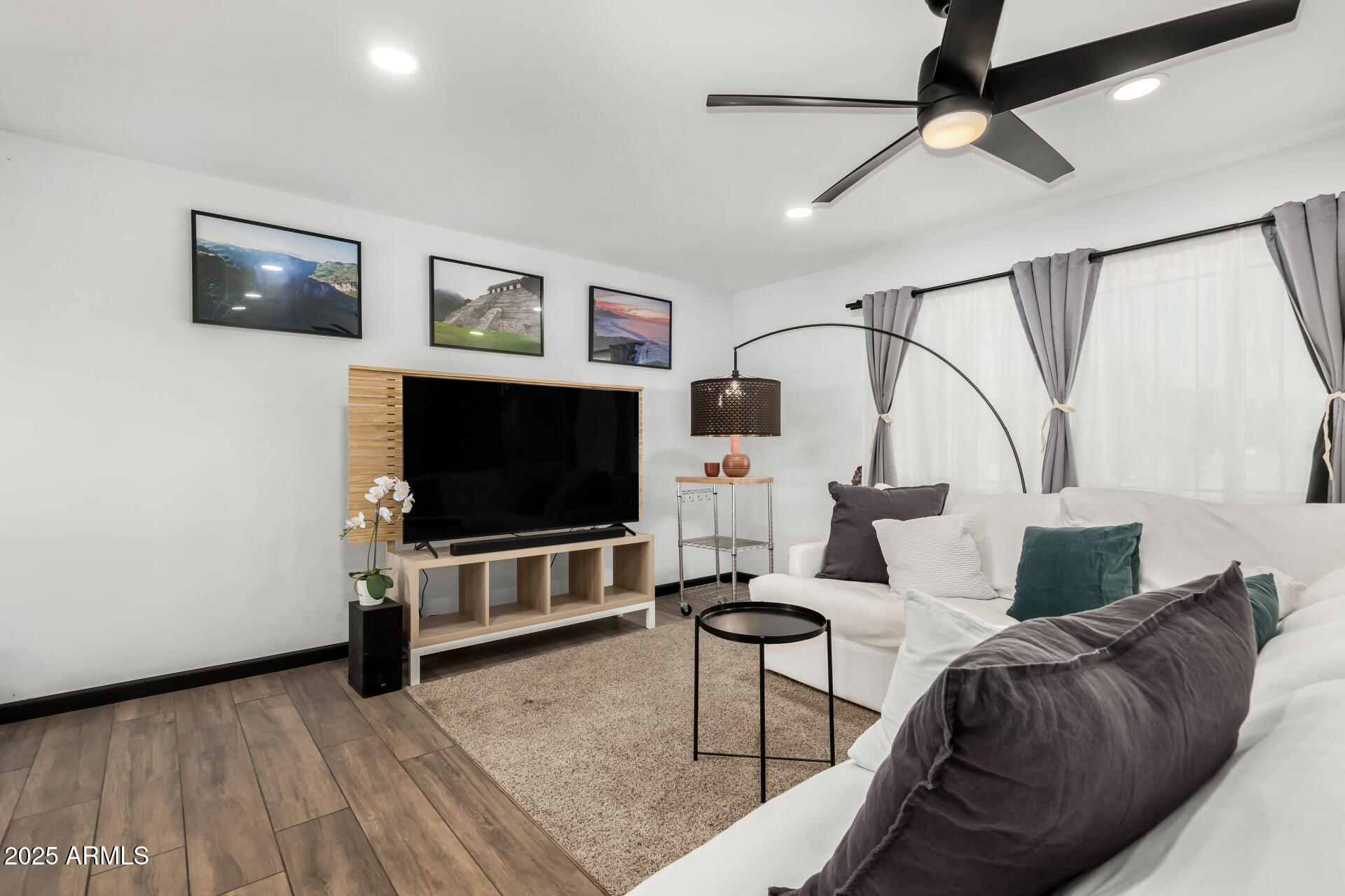 4713 E HIDALGO Avenue