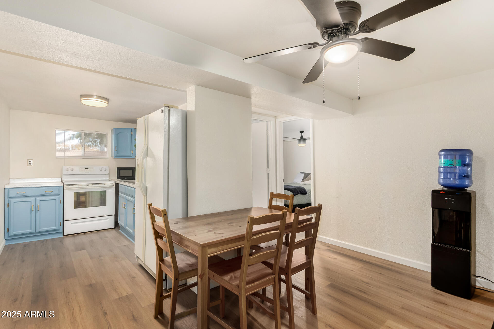 4713 E HIDALGO Avenue