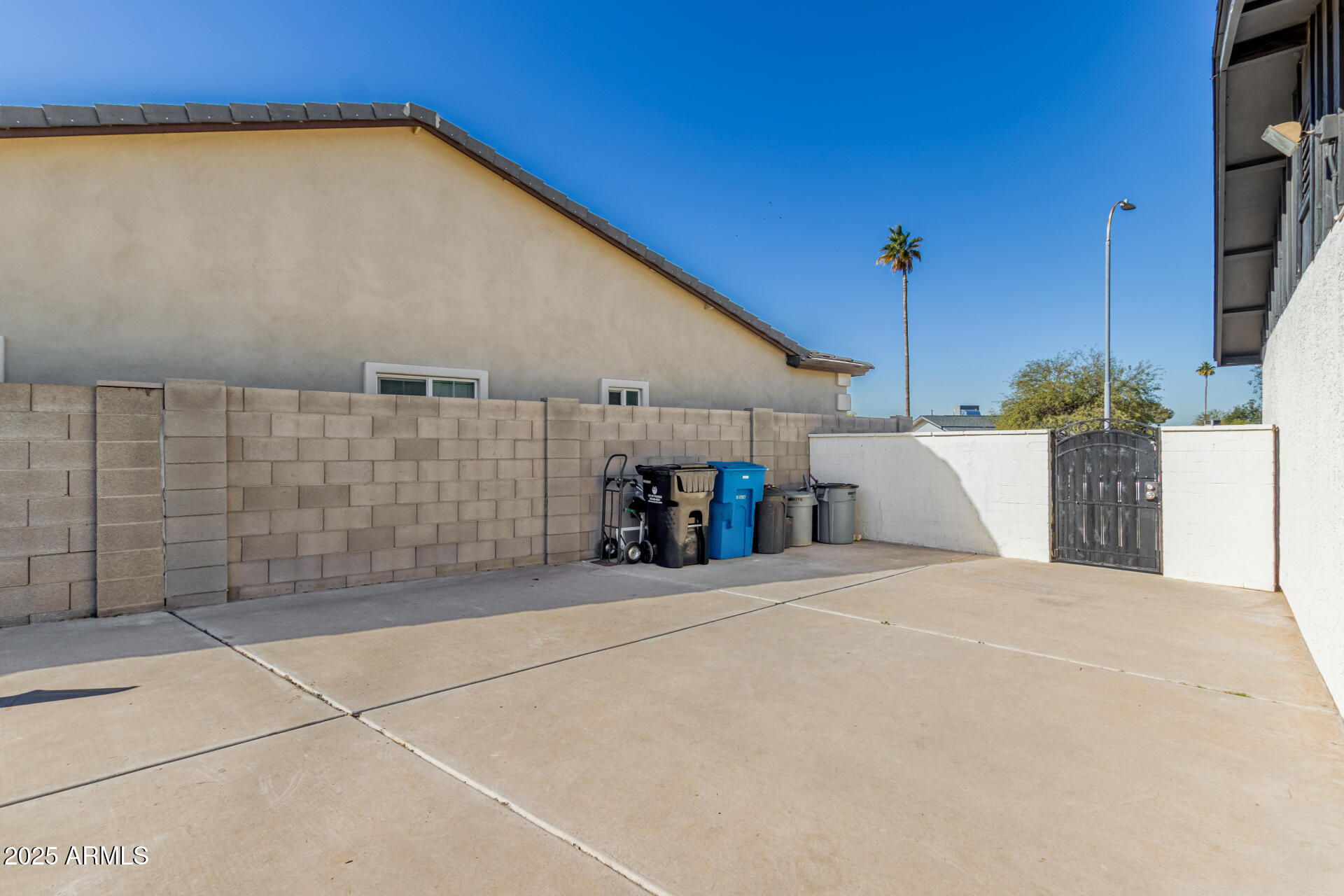 4713 E HIDALGO Avenue