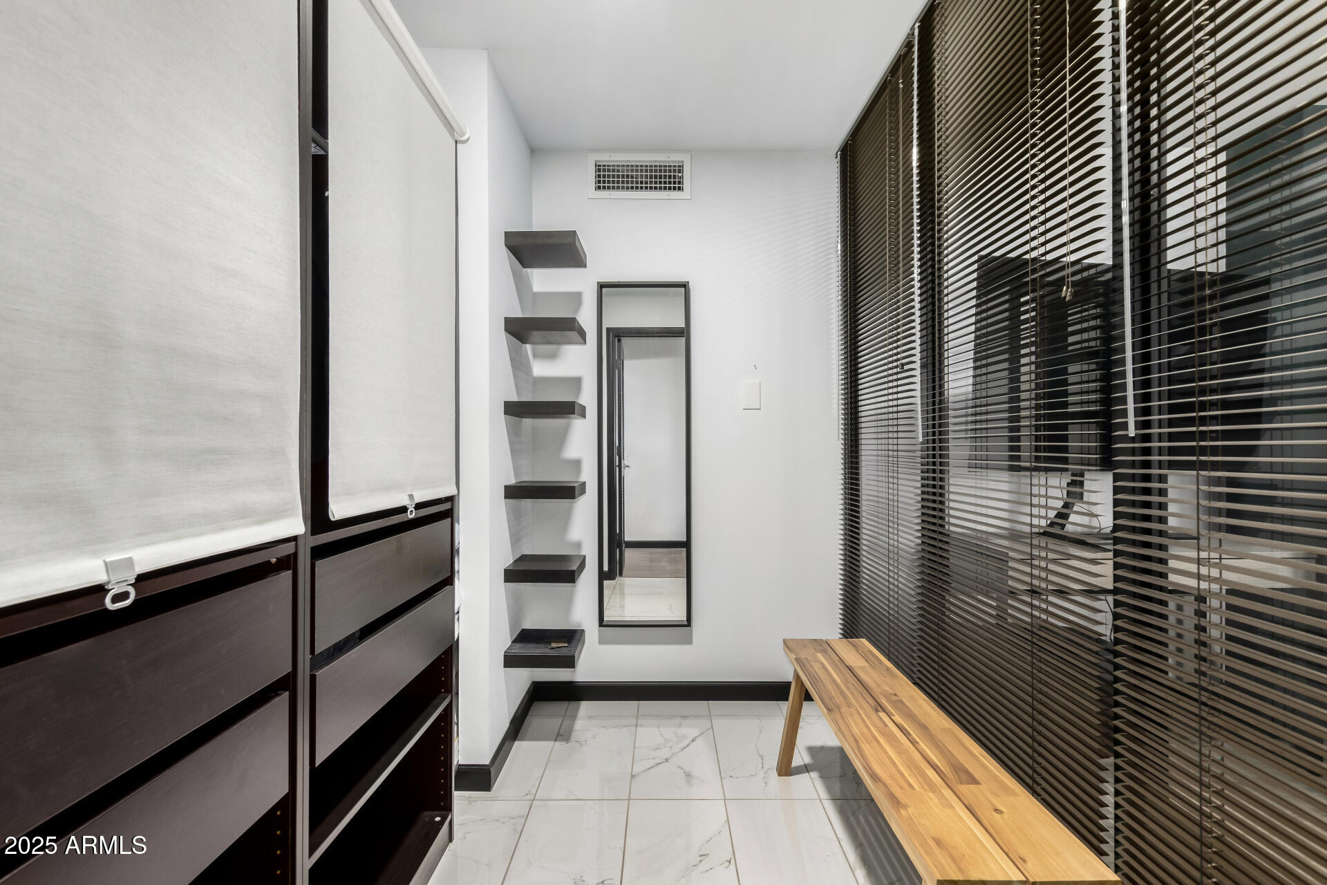 4713 E HIDALGO Avenue