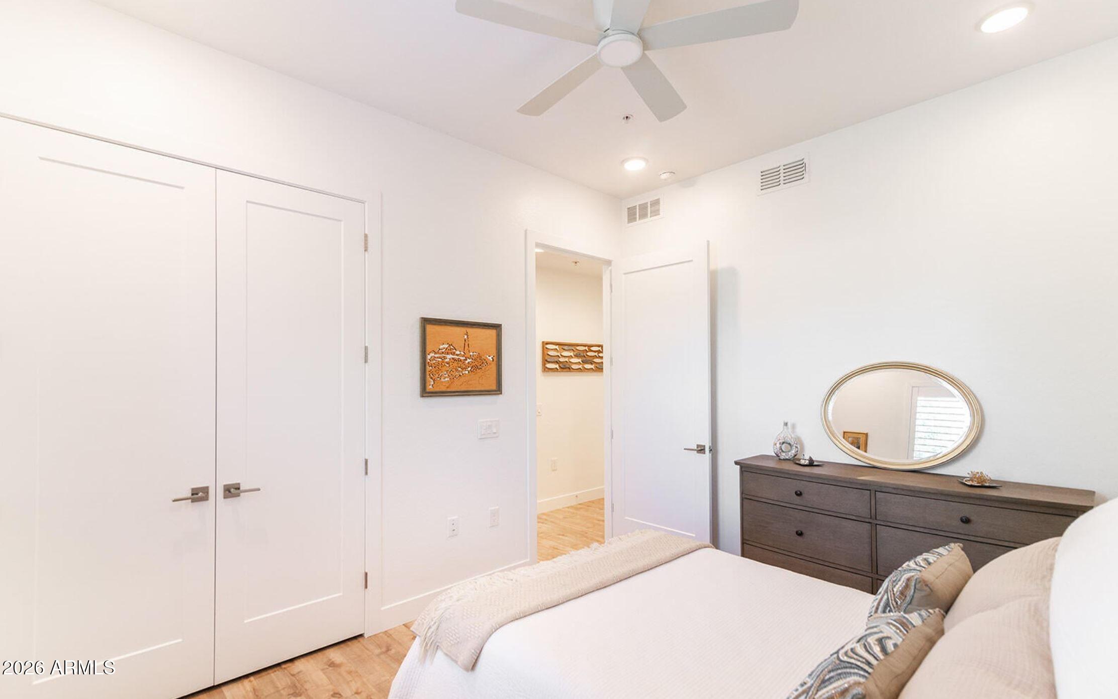 6565 E THOMAS Road 1049