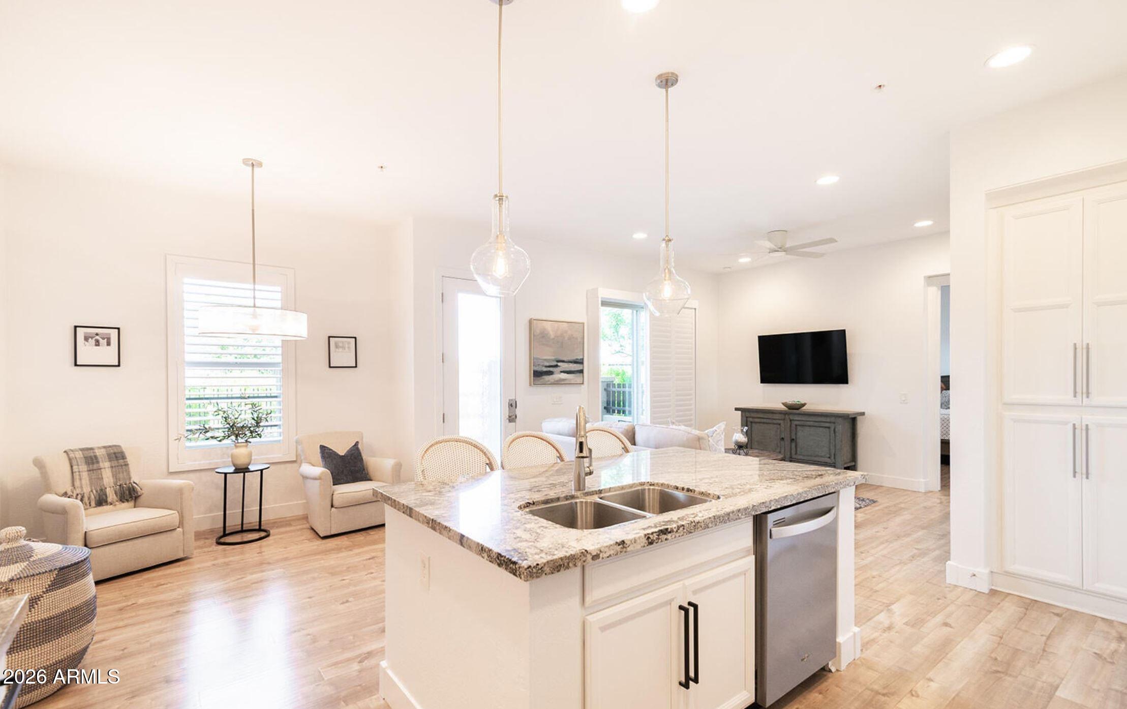 6565 E THOMAS Road 1049