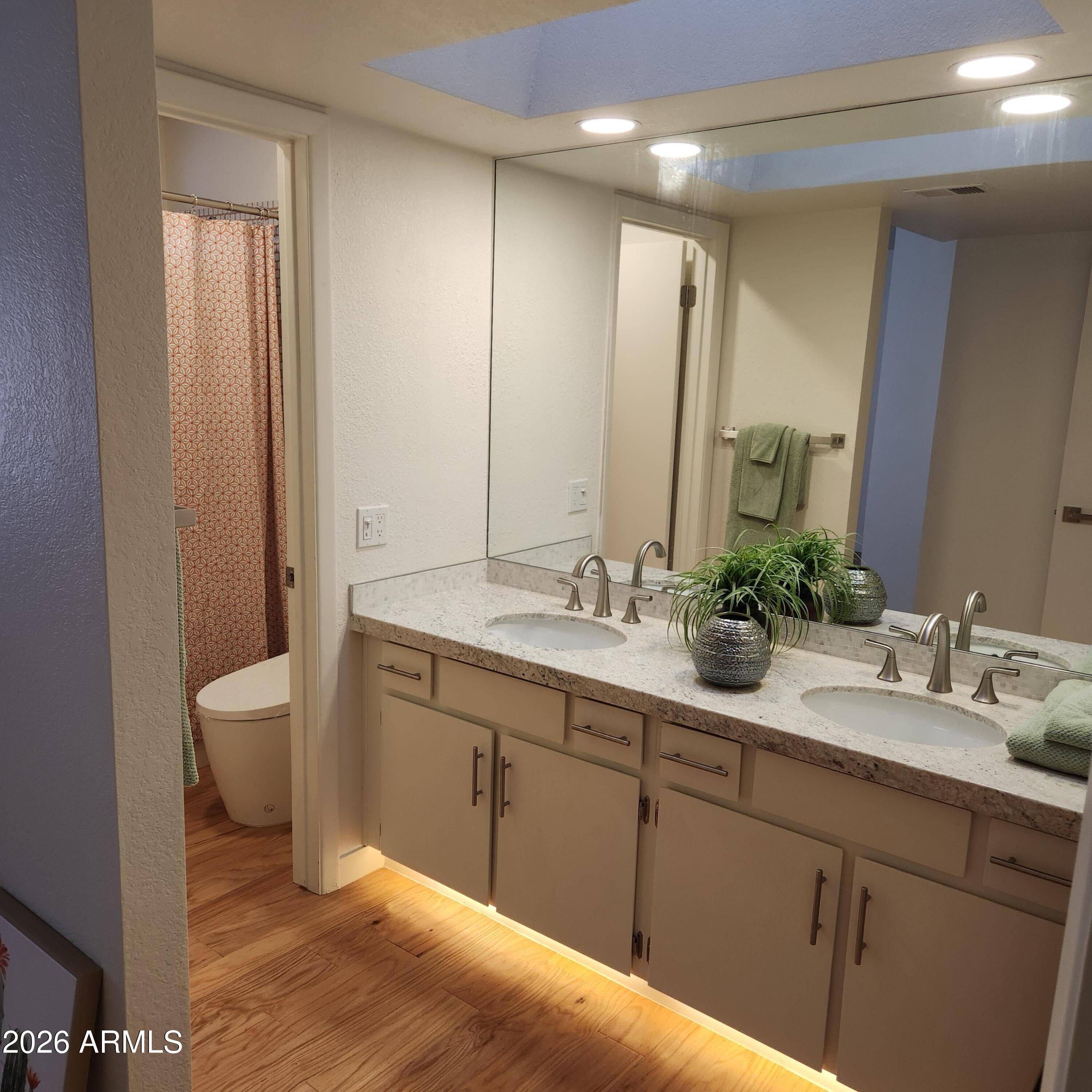 321 W Montoya Lane