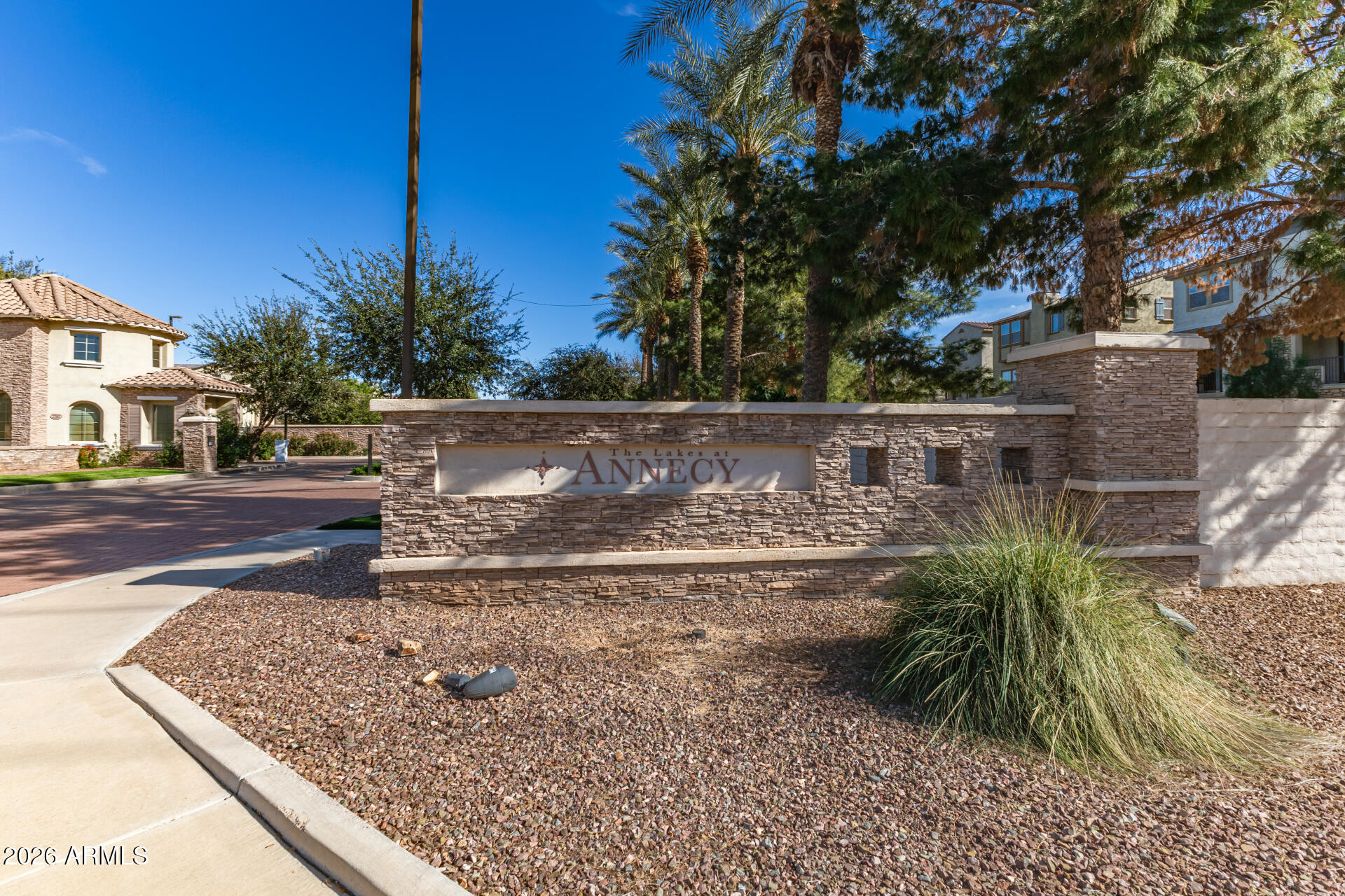 1734 E HAMPTON Lane