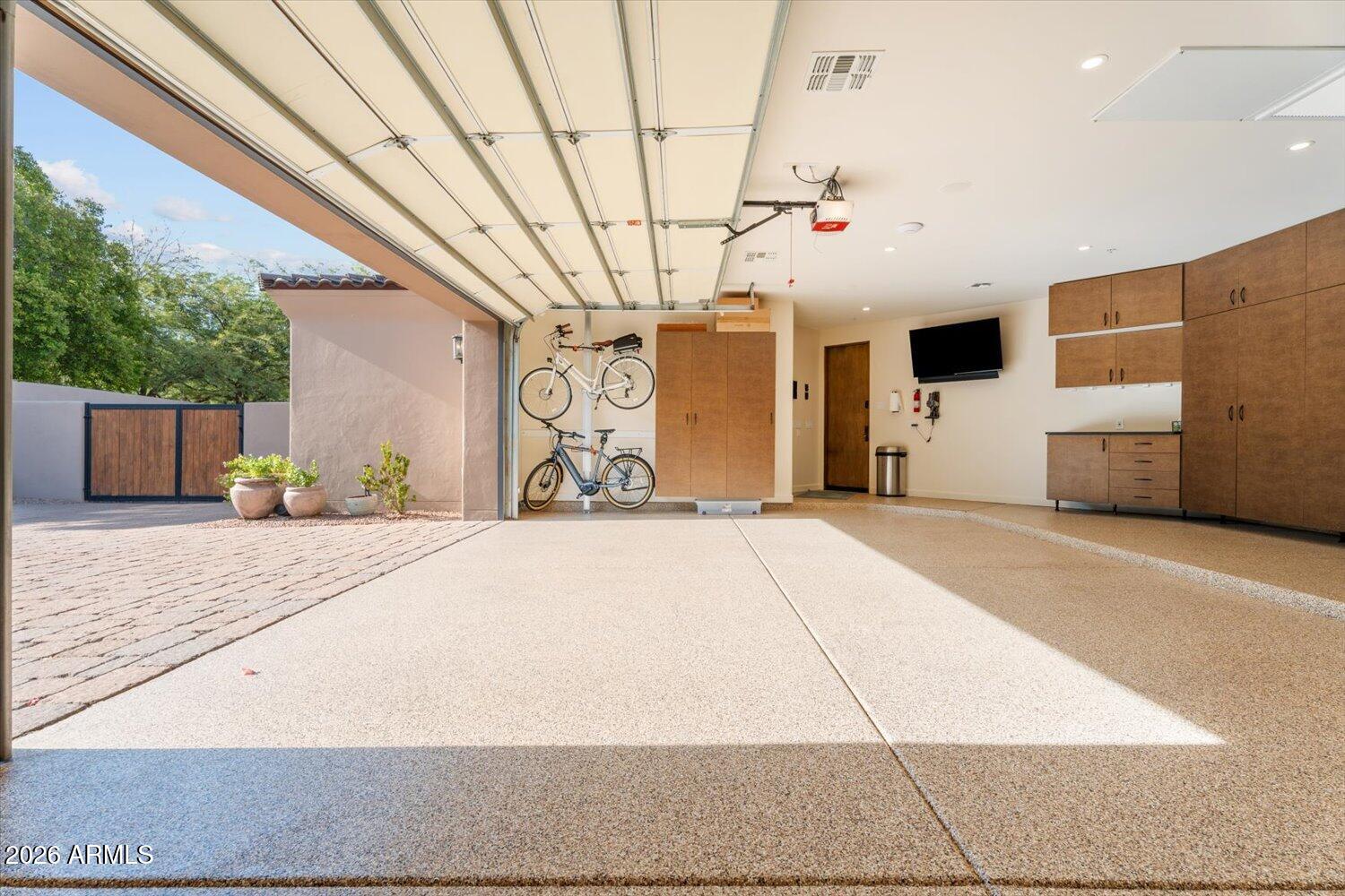 6230 E CHENEY Drive