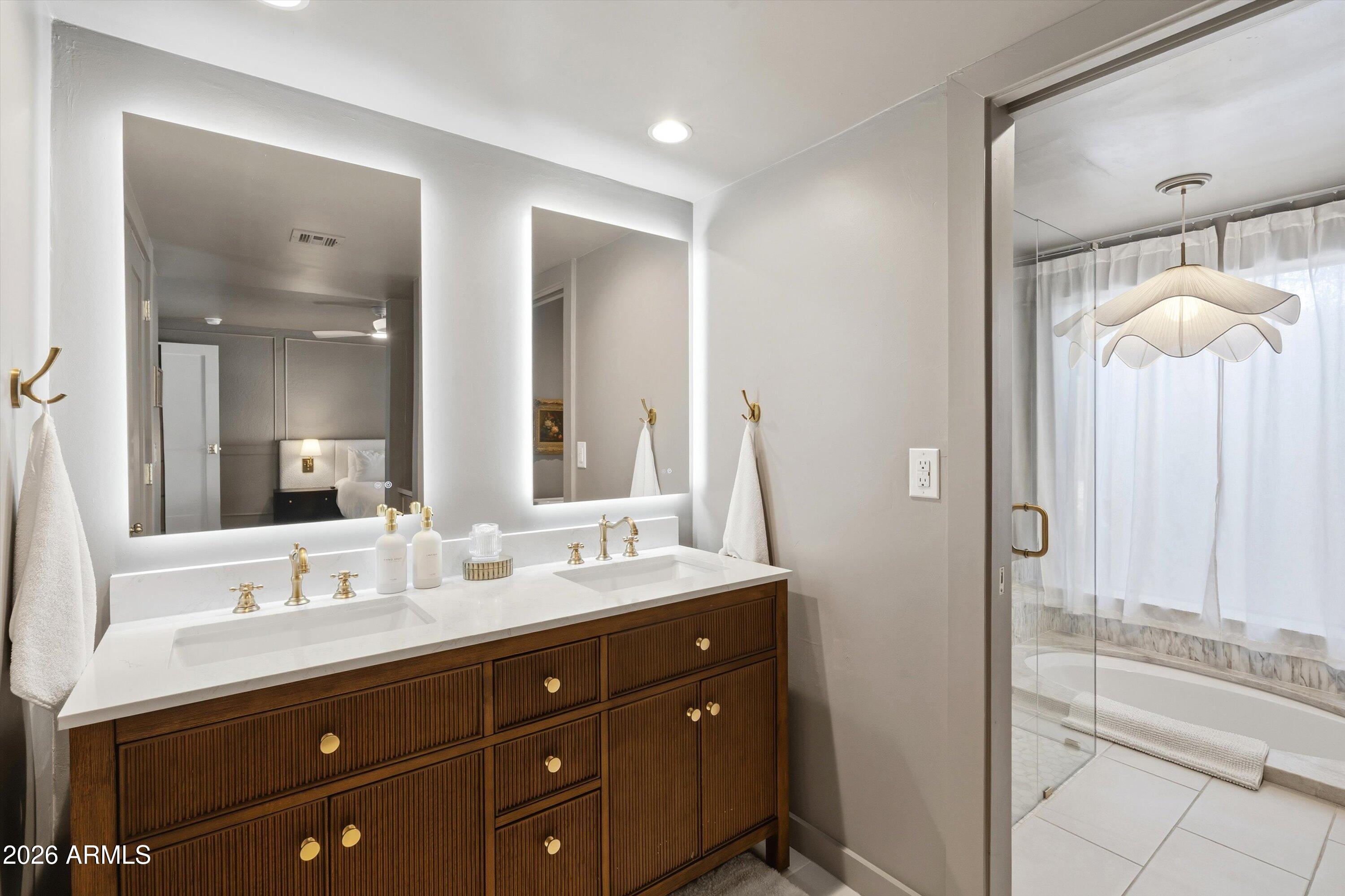 7001 E THUNDERBIRD Road