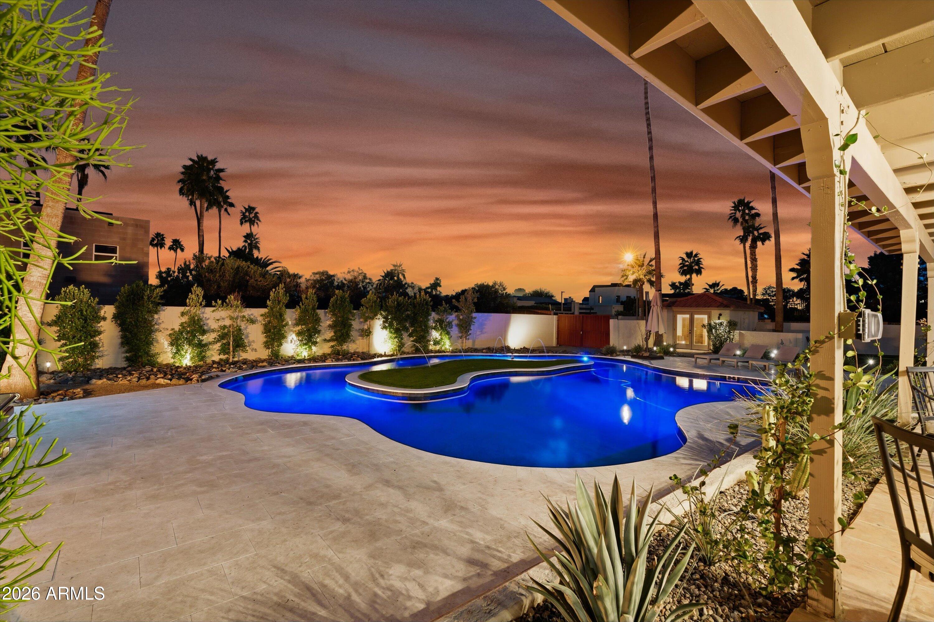 7001 E THUNDERBIRD Road