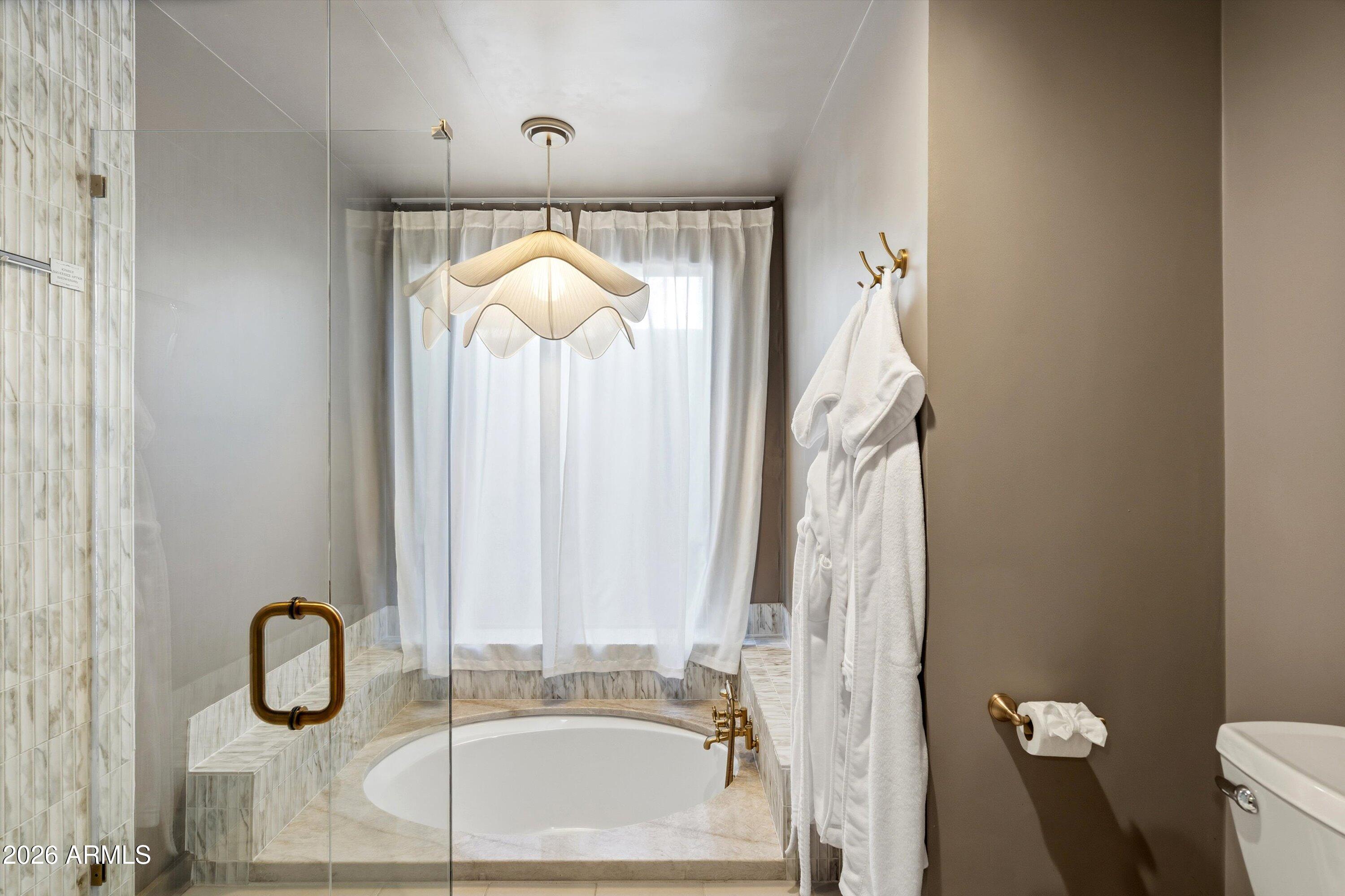 7001 E THUNDERBIRD Road