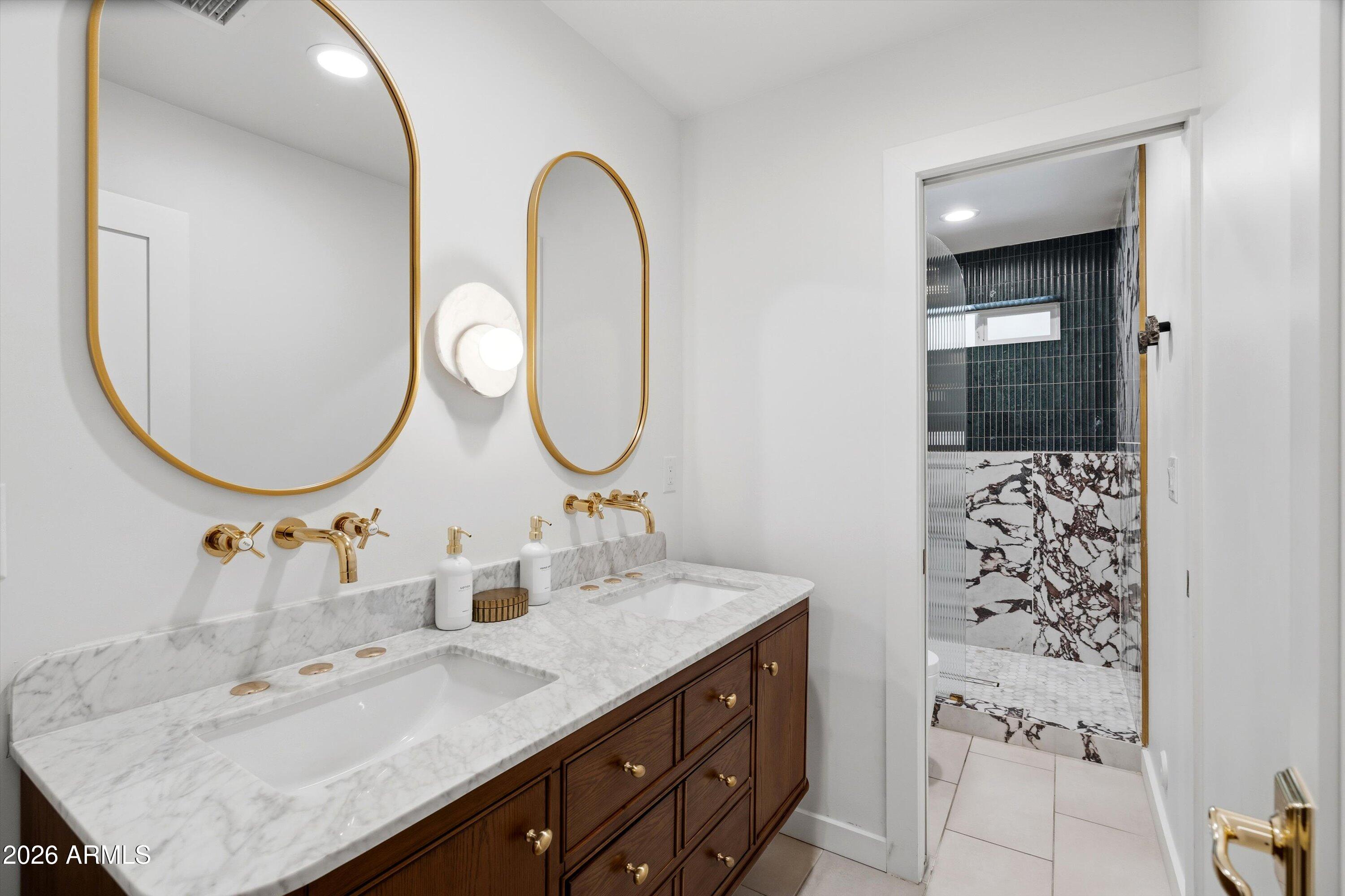 7001 E THUNDERBIRD Road