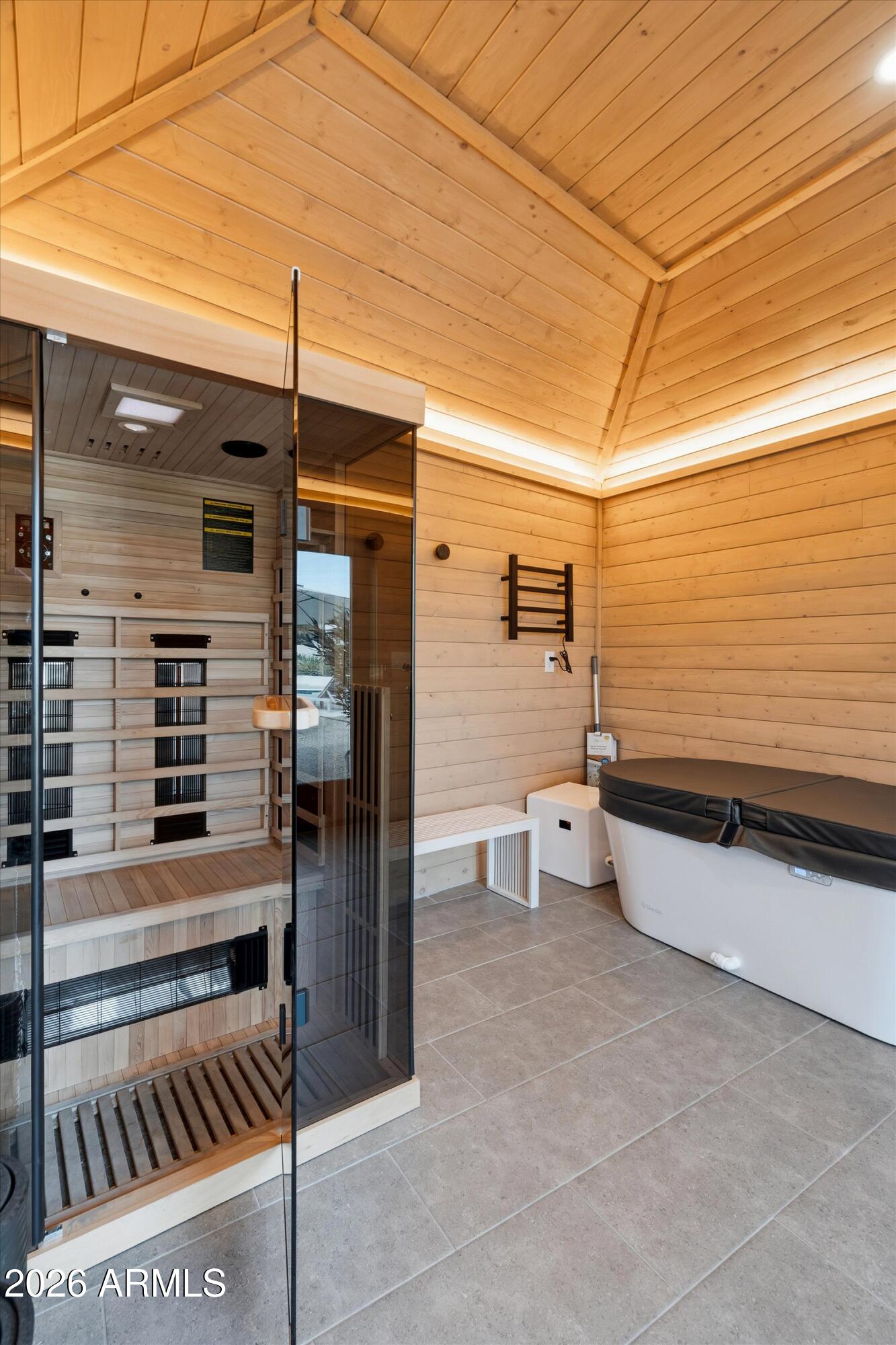 7001 E THUNDERBIRD Road