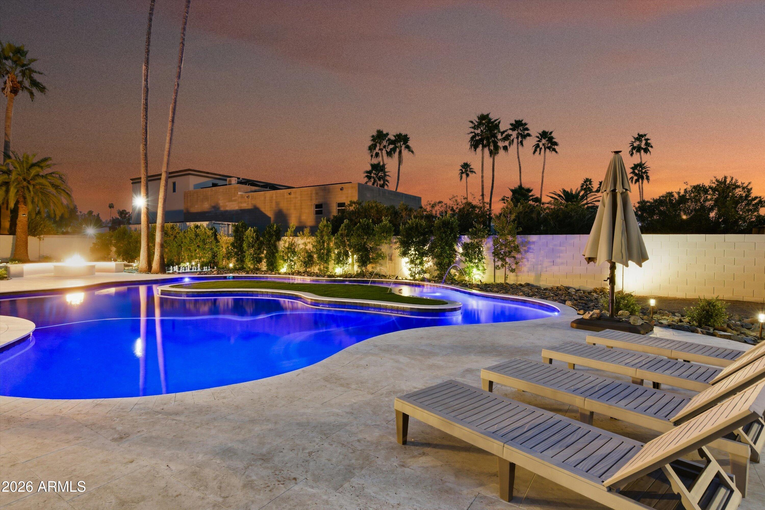 7001 E THUNDERBIRD Road