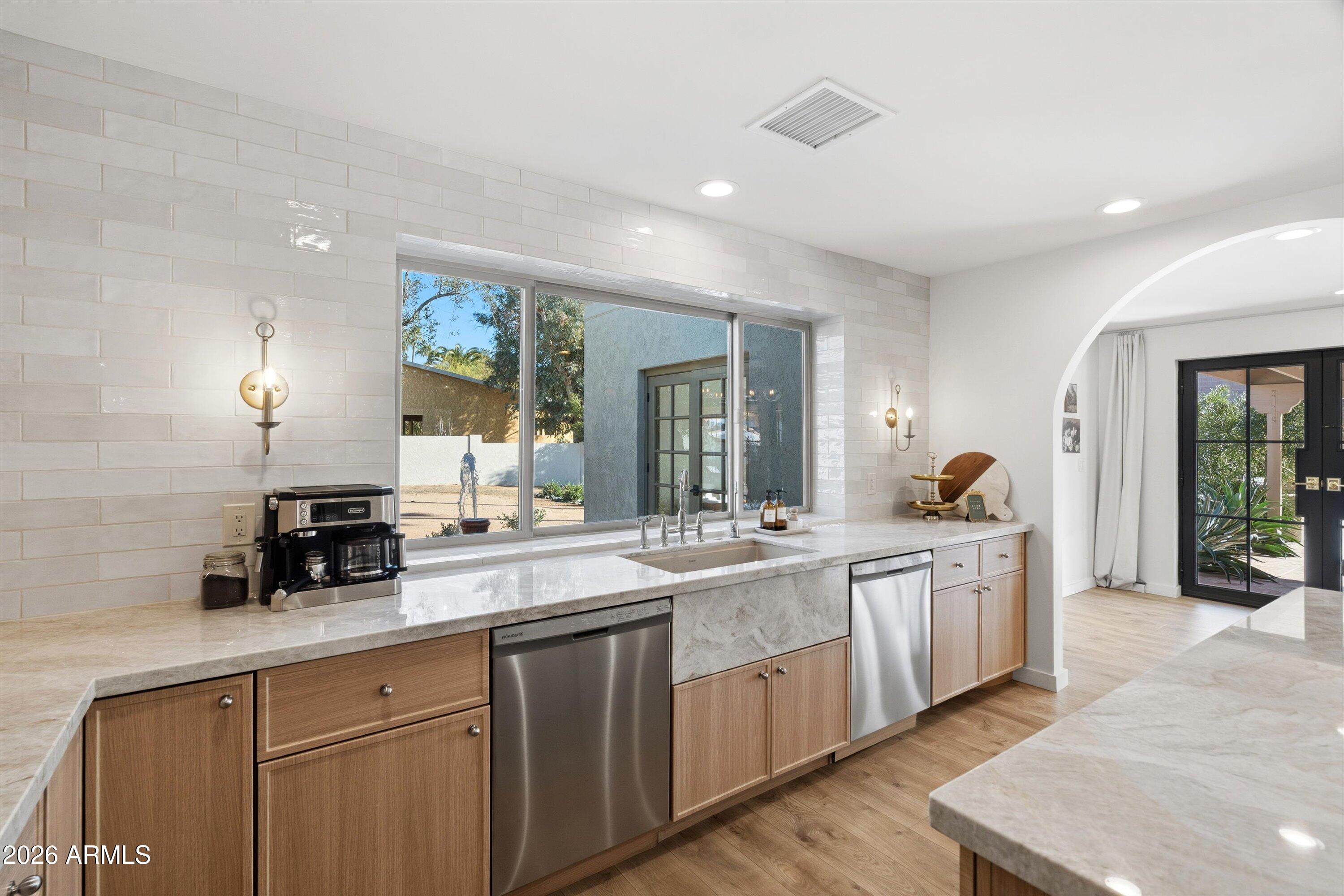 7001 E THUNDERBIRD Road