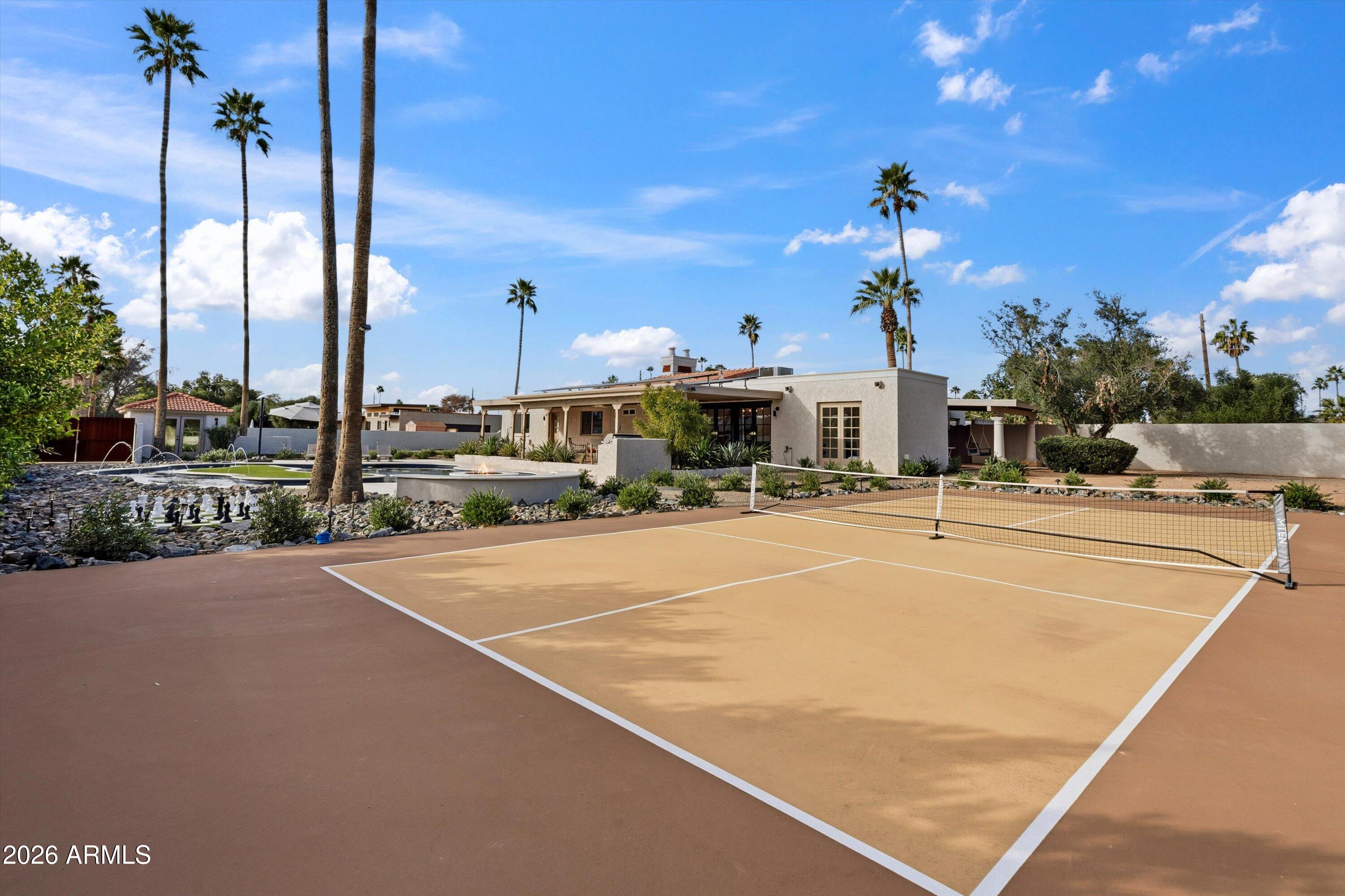 7001 E THUNDERBIRD Road