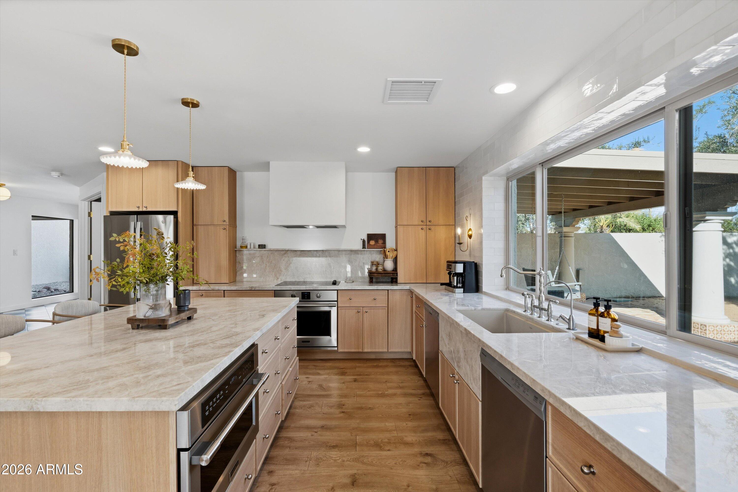 7001 E THUNDERBIRD Road