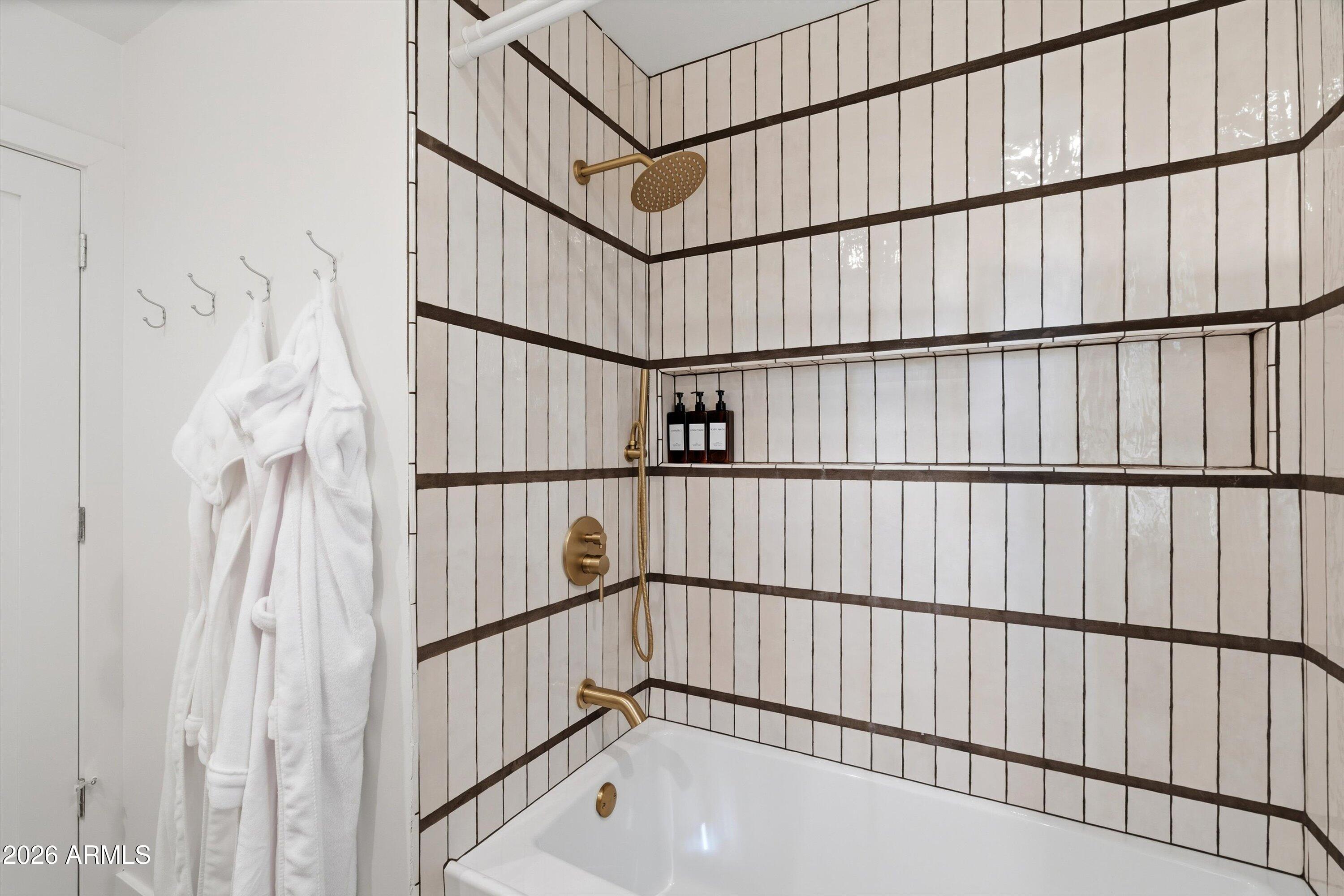 7001 E THUNDERBIRD Road