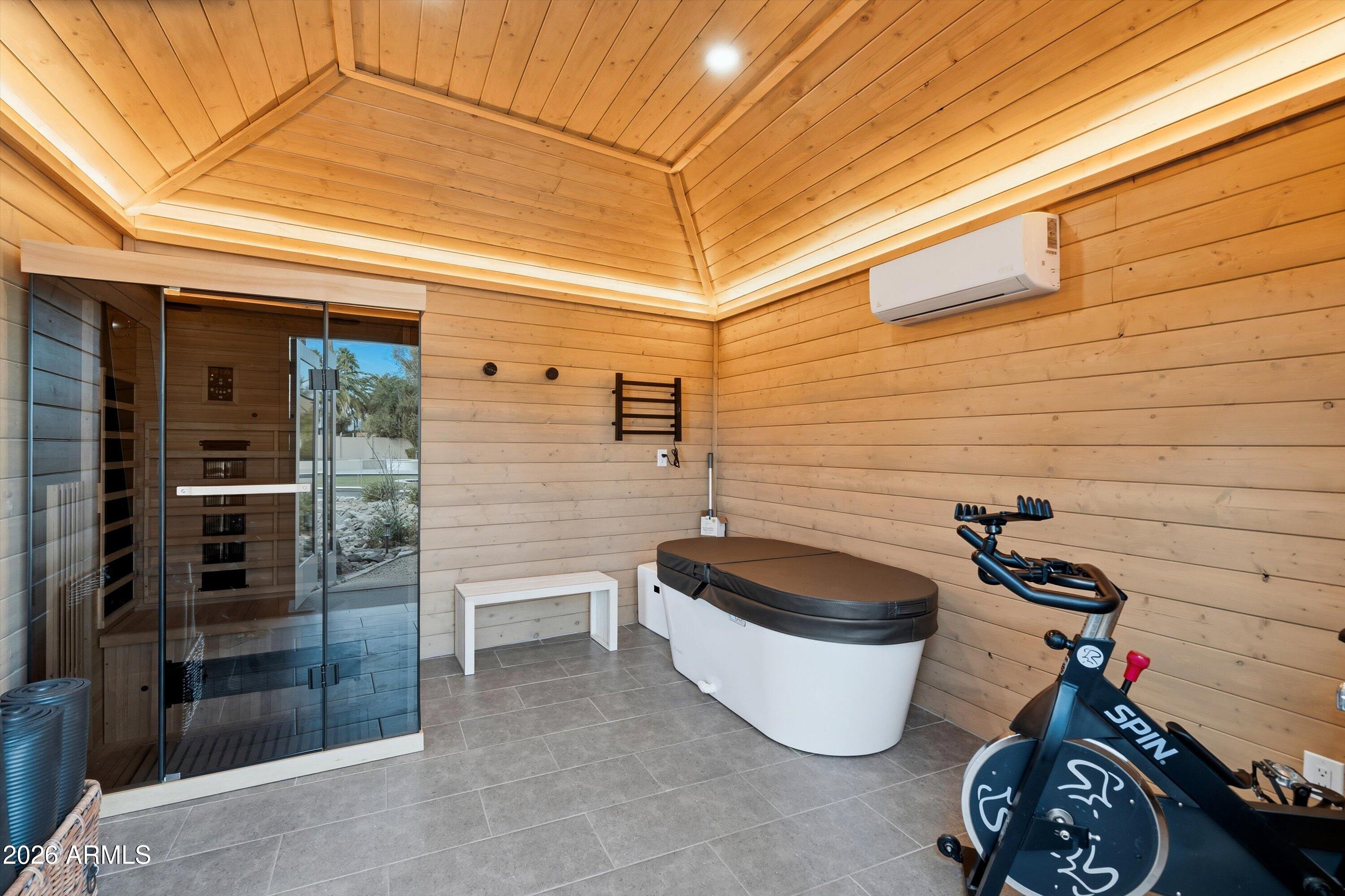 7001 E THUNDERBIRD Road