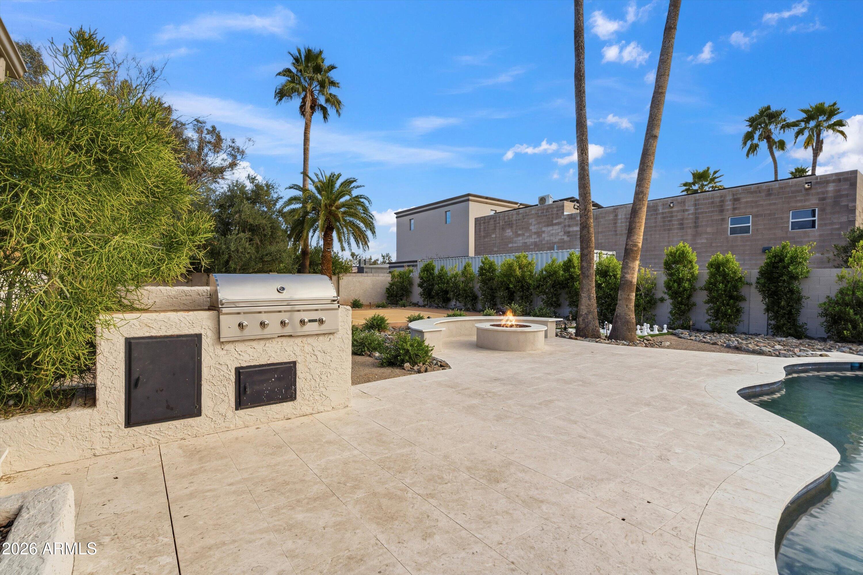 7001 E THUNDERBIRD Road